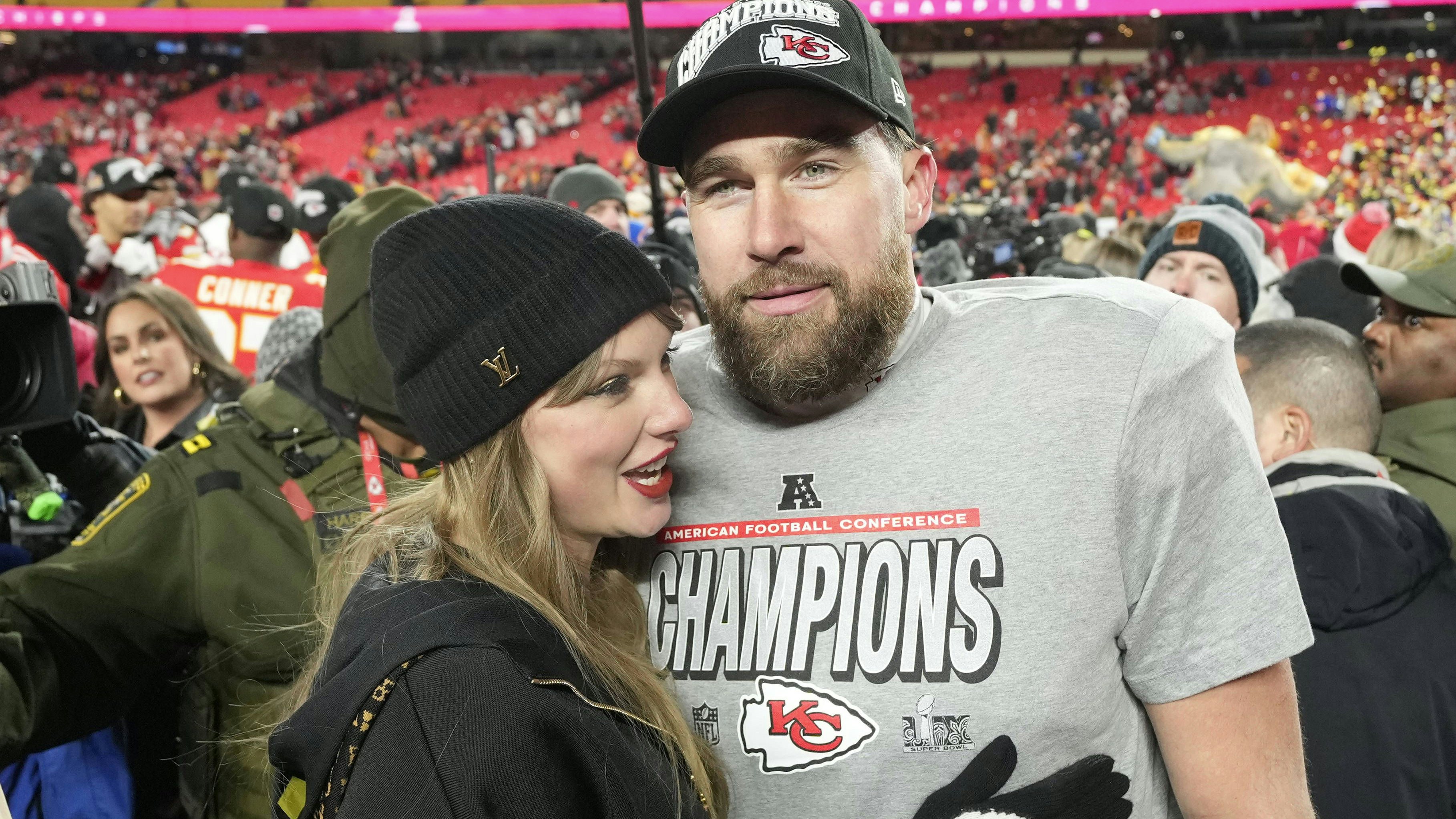 Travis Kelce im Vorjahr mit Popstar Taylor Swift