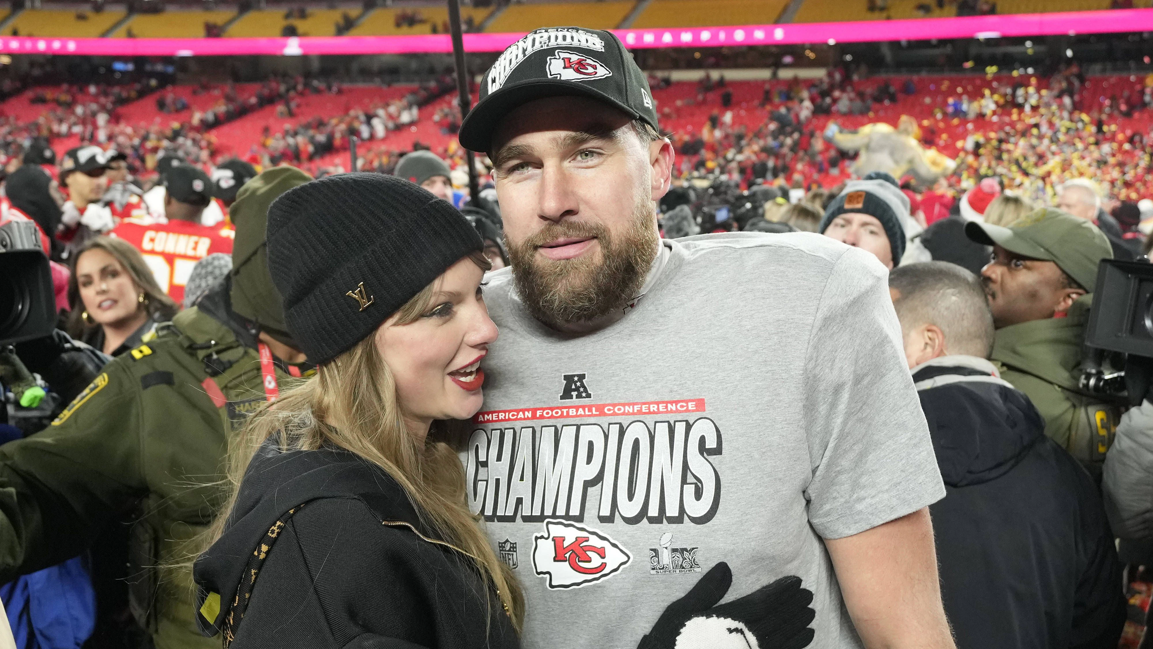 Travis Kelce im Vorjahr mit Popstar Taylor Swift