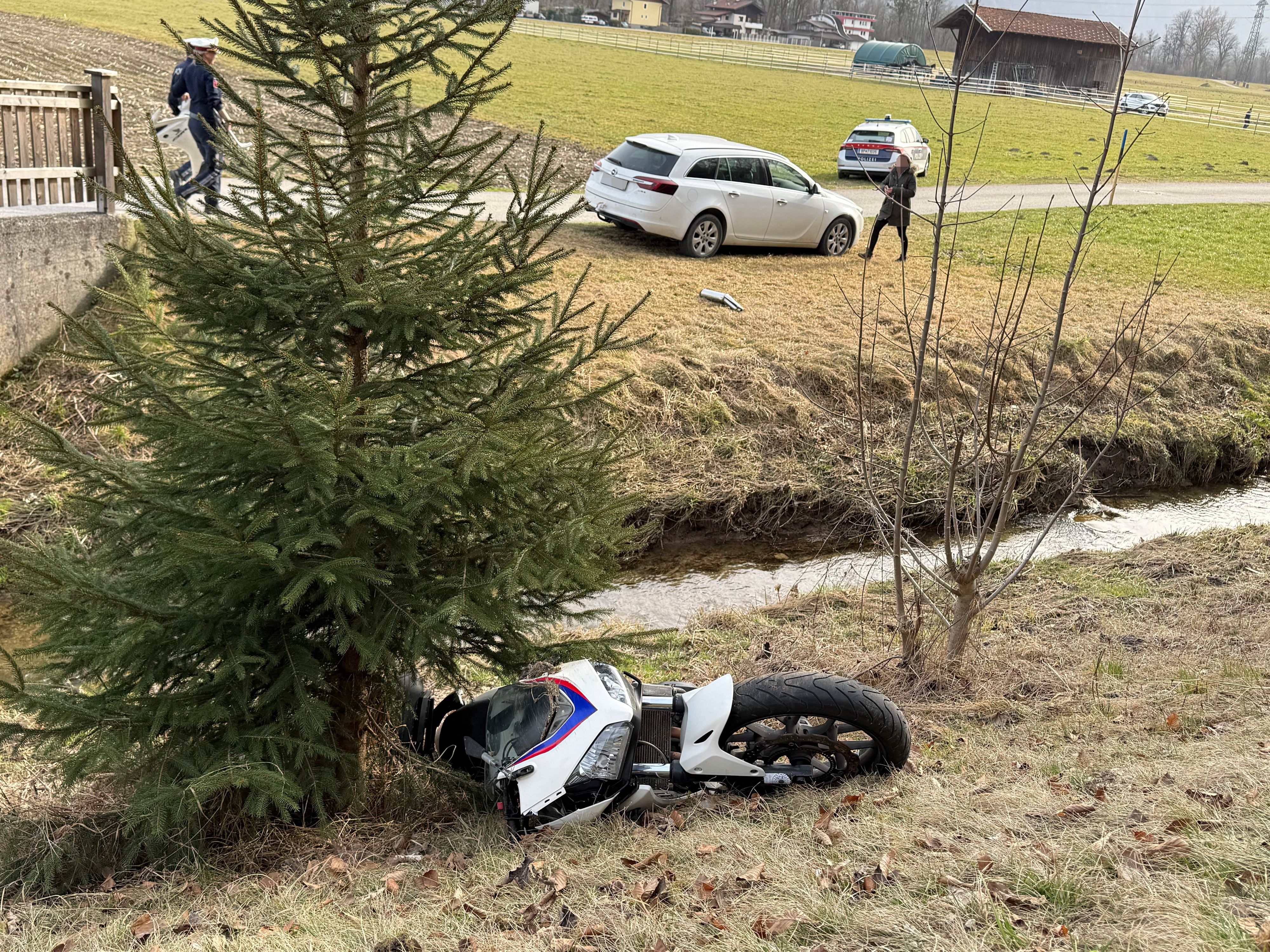 Heute.at - Überholmanöver von Biker (31) geht fürchterlich schief