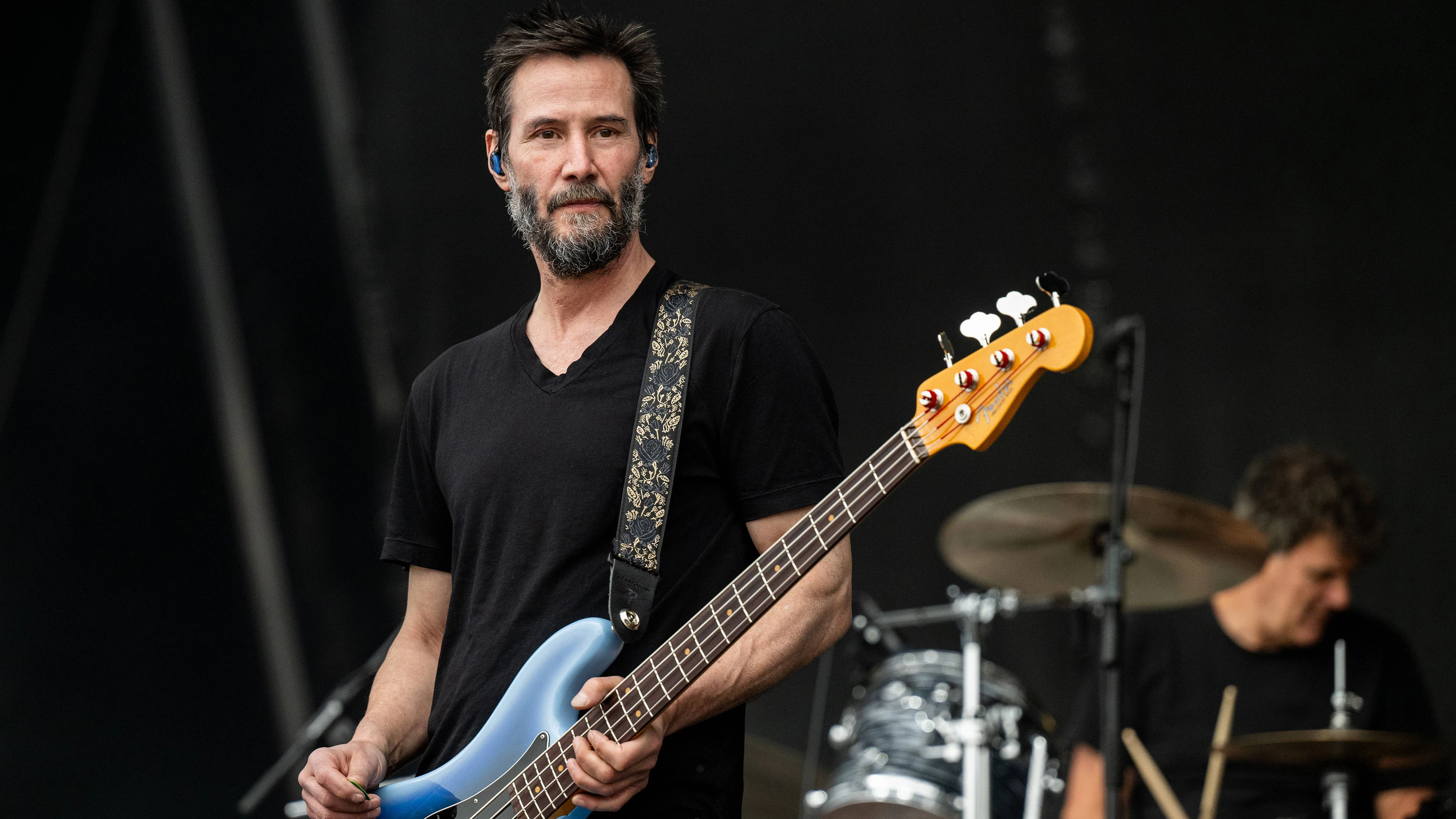 Entertainment Themen der Woche KW24 Entertainment Bilder des Tages Bassist and actor Keanu Reeves of Dogstar, US music band, performs during 29th music festival Rock for People in Hradec Kralove, Czech Republic, on June 14, 2024. CTKxPhoto/DavidxTanecek CTKPhotoP2024061407084 PUBLICATIONxNOTxINxCZExSVK CTKPhotoP2024061407084