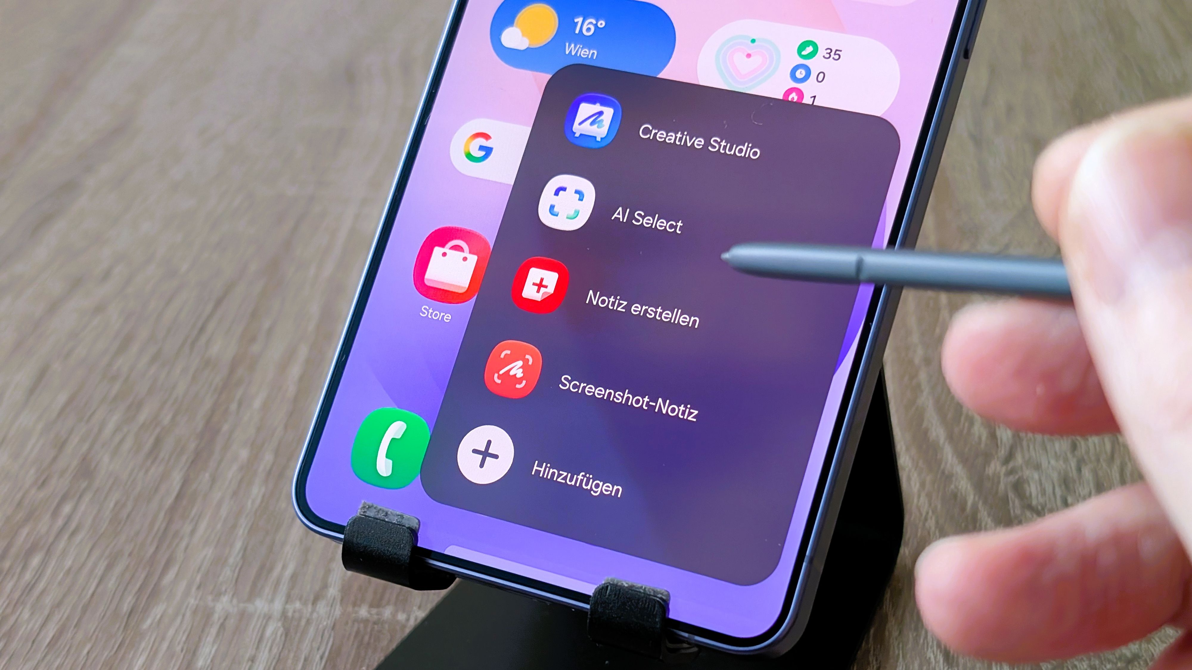 Der integrierte S Pen erweitert das Smartphone zusätzlich um präzise Eingaben für Notizen, Zeichnungen oder das Kommentieren von Dokumenten.