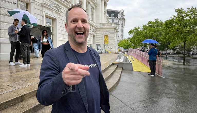 Warum Matthias Strolz jetzt Matador-Häuser baut. Ob es ihn wie Kern in die Politik zurückzieht. Und was er der Koalition rät. 
