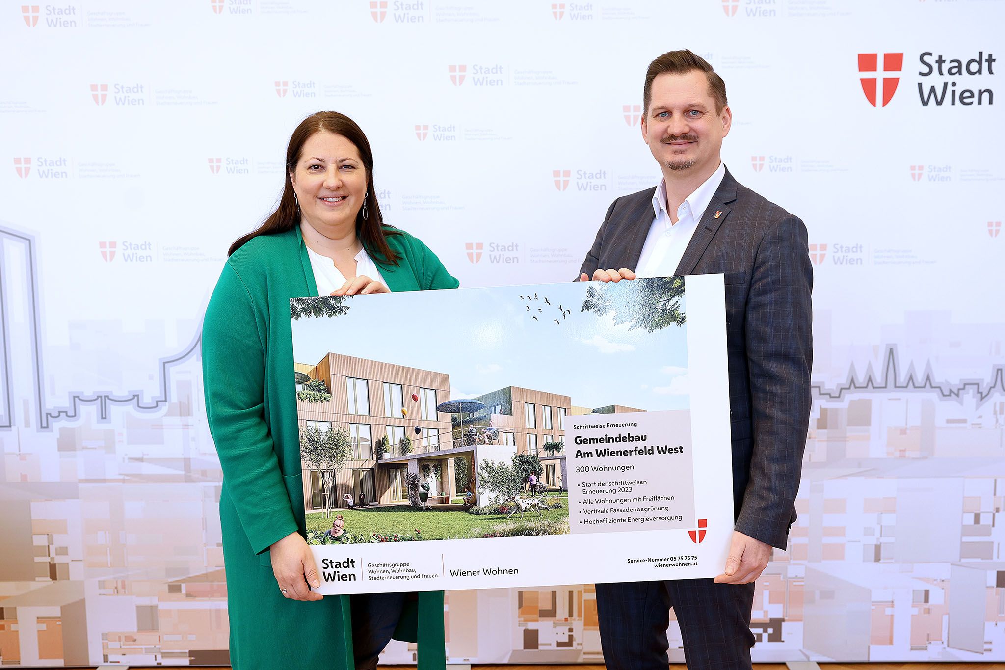 Vizebürgermeisterin Kathrin Gaál und Bezirkschef Marcus Franz (v.l.) präsentieren das Projekt 