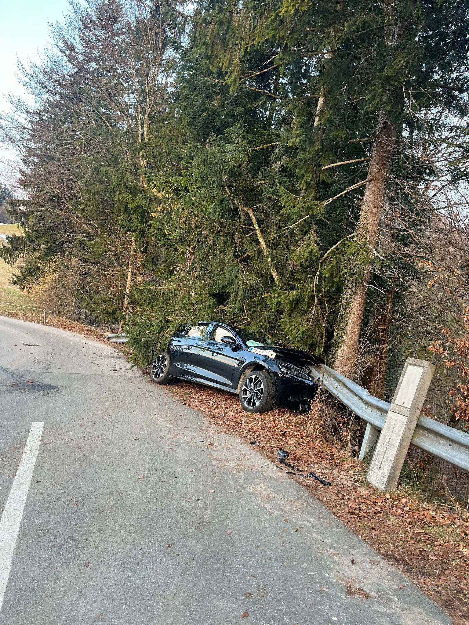 Am Montagabend (09. März) kam es in Kössen zu einem schweren Unfall. Beim Lenker wurde eine Alkoholisierung festgestellt. 