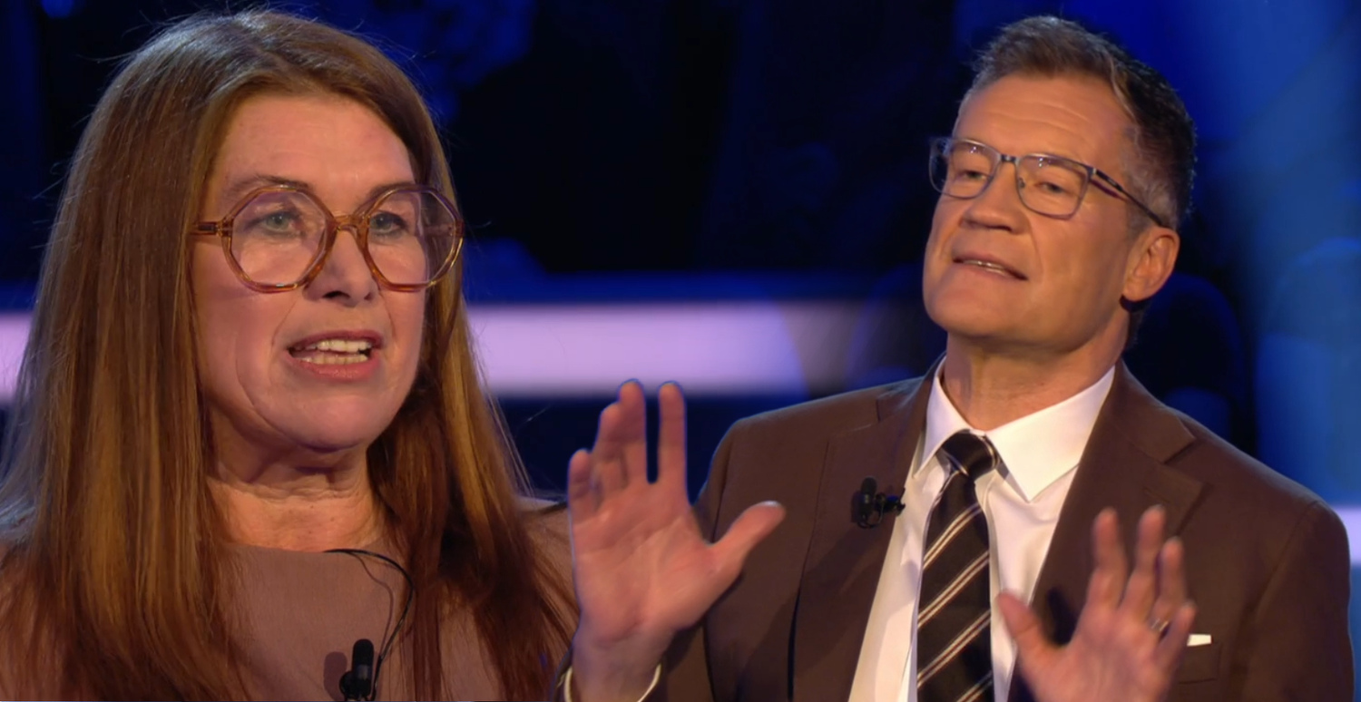 Assinger stellt seinem Gegenüber auf dem heißen Stuhl gerne freche Fragen.