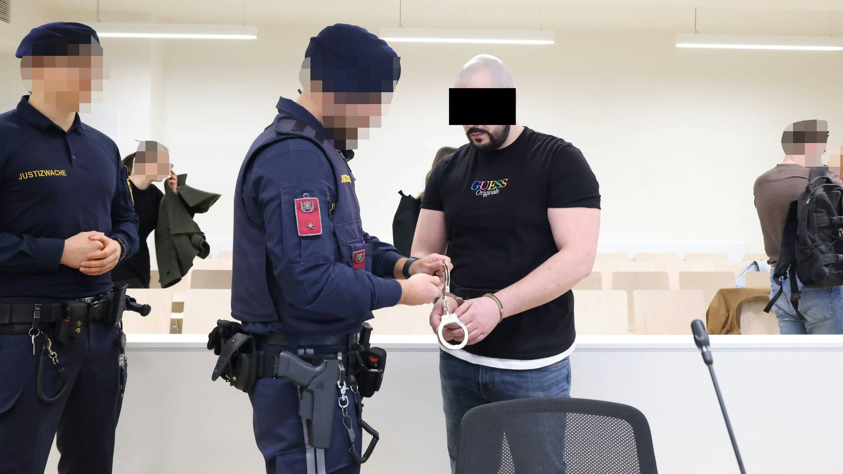 Angeklagter (35) vor Gericht in Wien. 