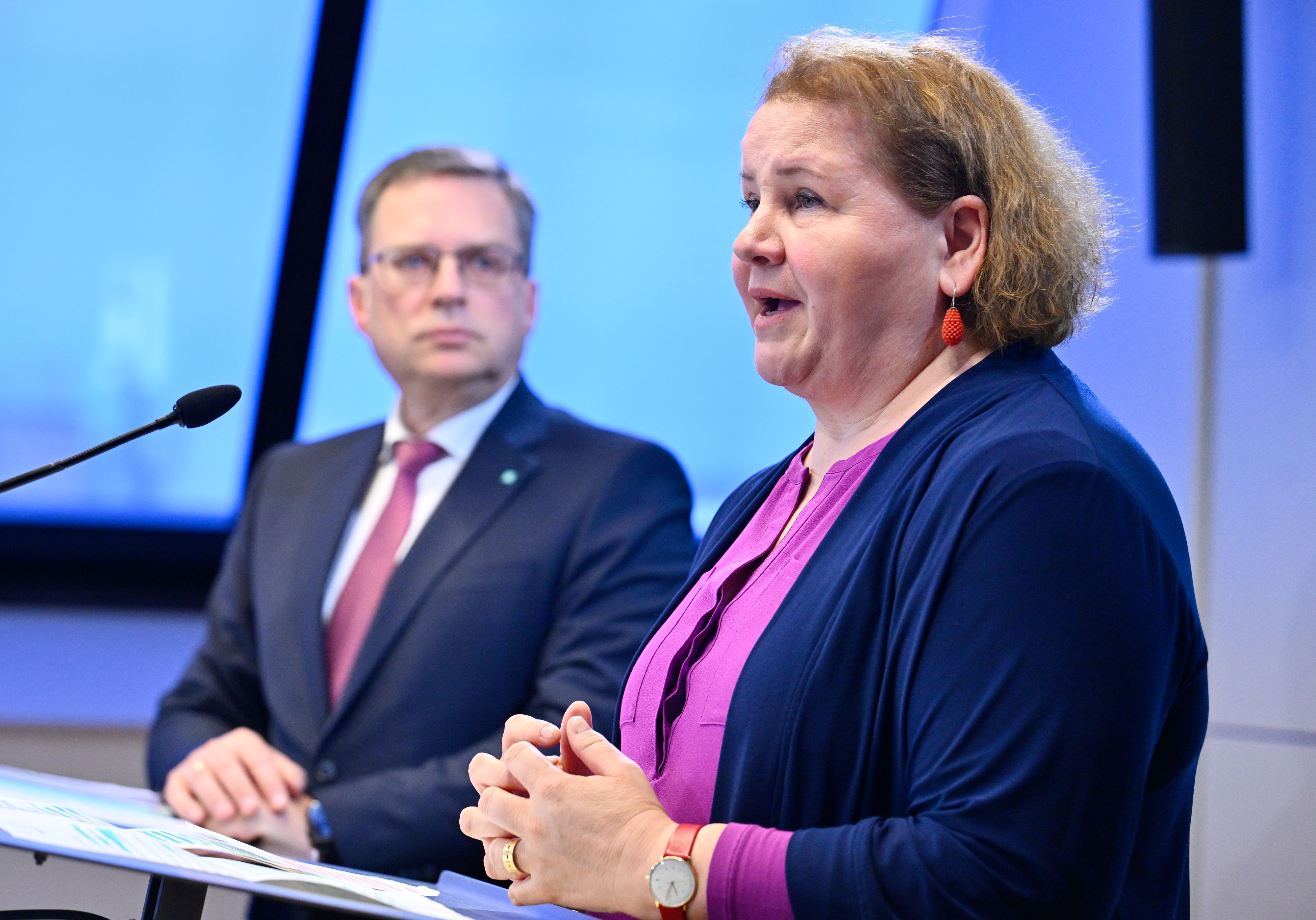 Sozialministerin Korinna Schumann (SPÖ): Zu ihr ressortiert die geplante große Sozialhilfereform. VP-Klubchef Wöginger verhandelt für die Volkspartei in den Arbeitsgruppen. 