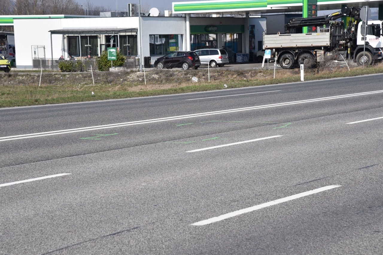 An dieser Stelle kam es am Dienstag, 10. März 2026, gegen 5 Uhr zu dem tödlichen Verkehrsunfall.