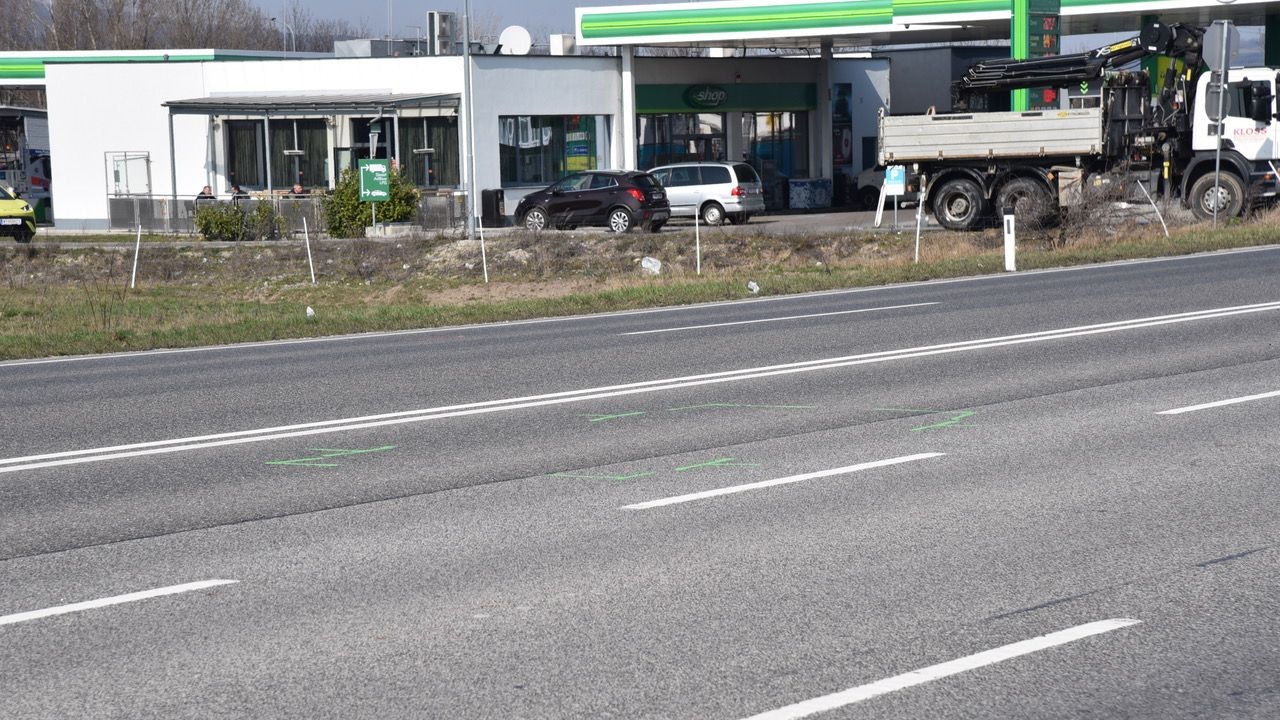 Gegen 5 Uhr dürfte ein bislang unbekannter Lenker auf der B17 unterwegs gewesen sein.