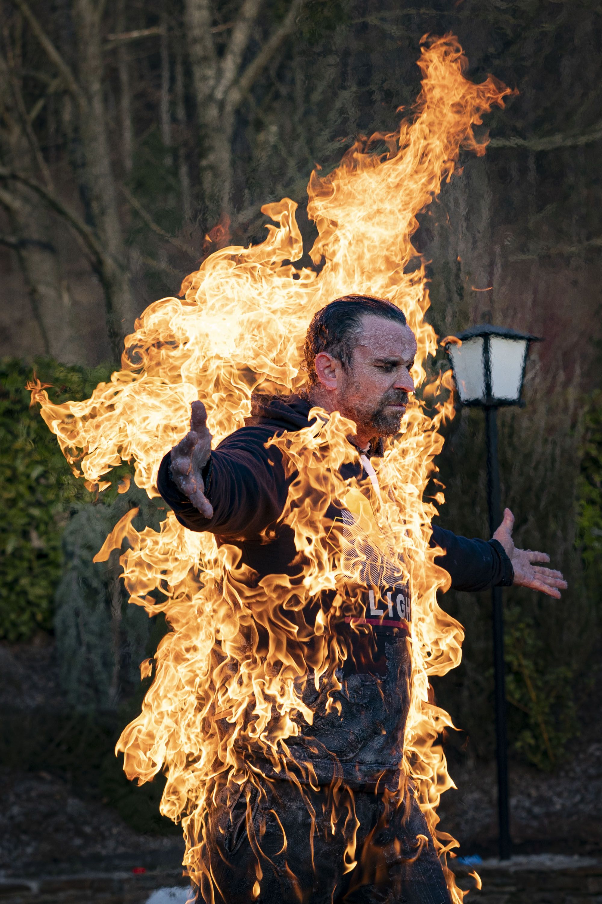 Joe Tödtling stand für einen Weltrekord 5 Minuten und 41 Sekunden in Flammen.