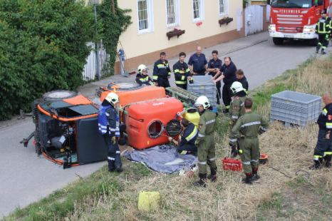 Etwa 20 Mann waren beim Einsatz 2018 zur Stelle. Die Feuerwehr soll teuer für ihre Hilfe bezahlen.
