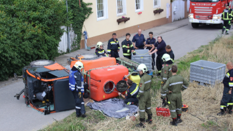 Etwa 20 Mann waren beim Einsatz 2018 zur Stelle. Die Feuerwehr soll teuer für ihre Hilfe bezahlen.