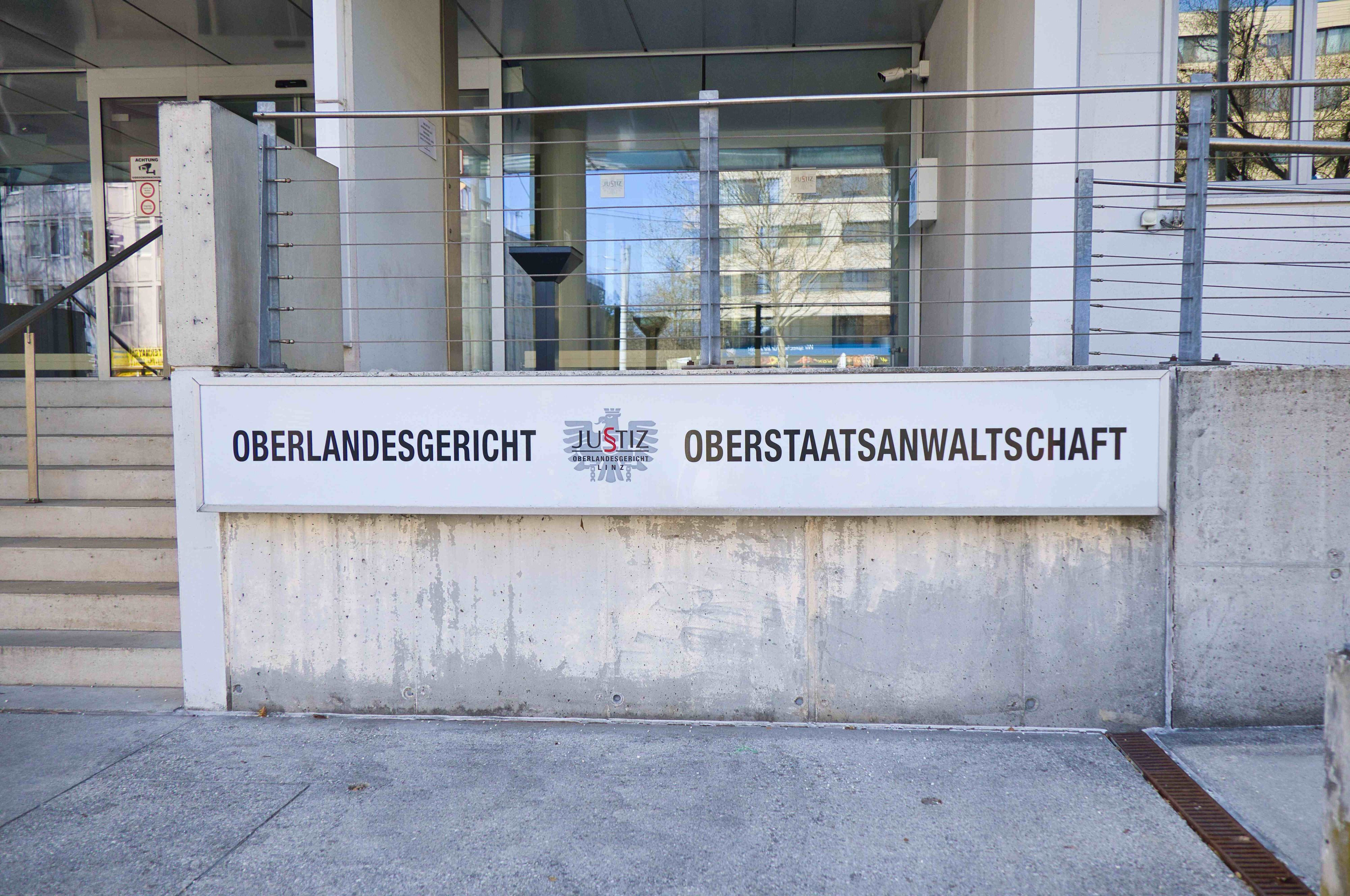 Die Notarin muss sich am Landesgericht verantworten. Im Hintergrund läuft zudem ein Disziplinarverfahren beim Oberlandesgericht Linz.