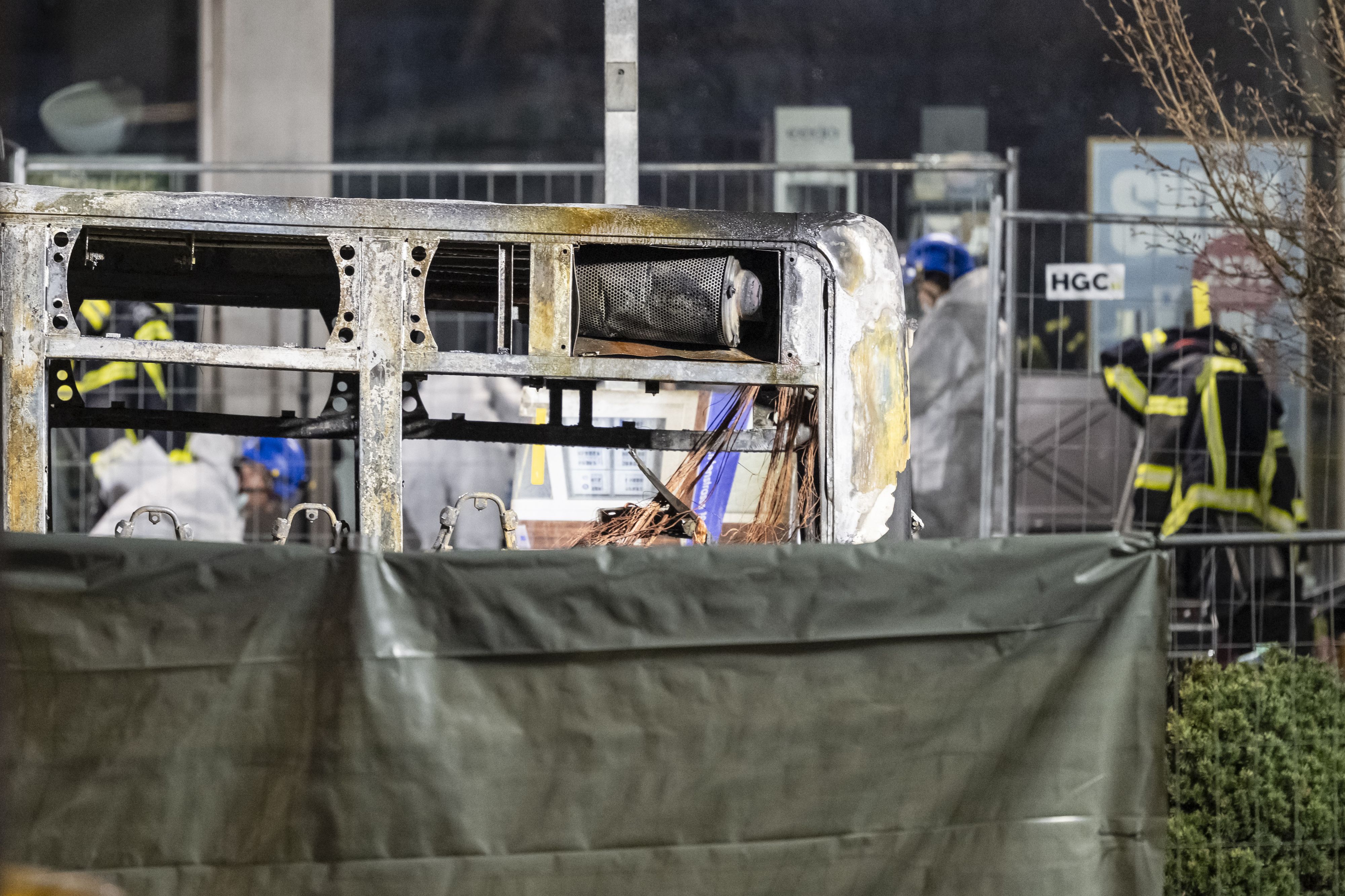Bei dem Brand am Dienstagabend sind laut Polizei sechs Menschen ums Leben gekommen.