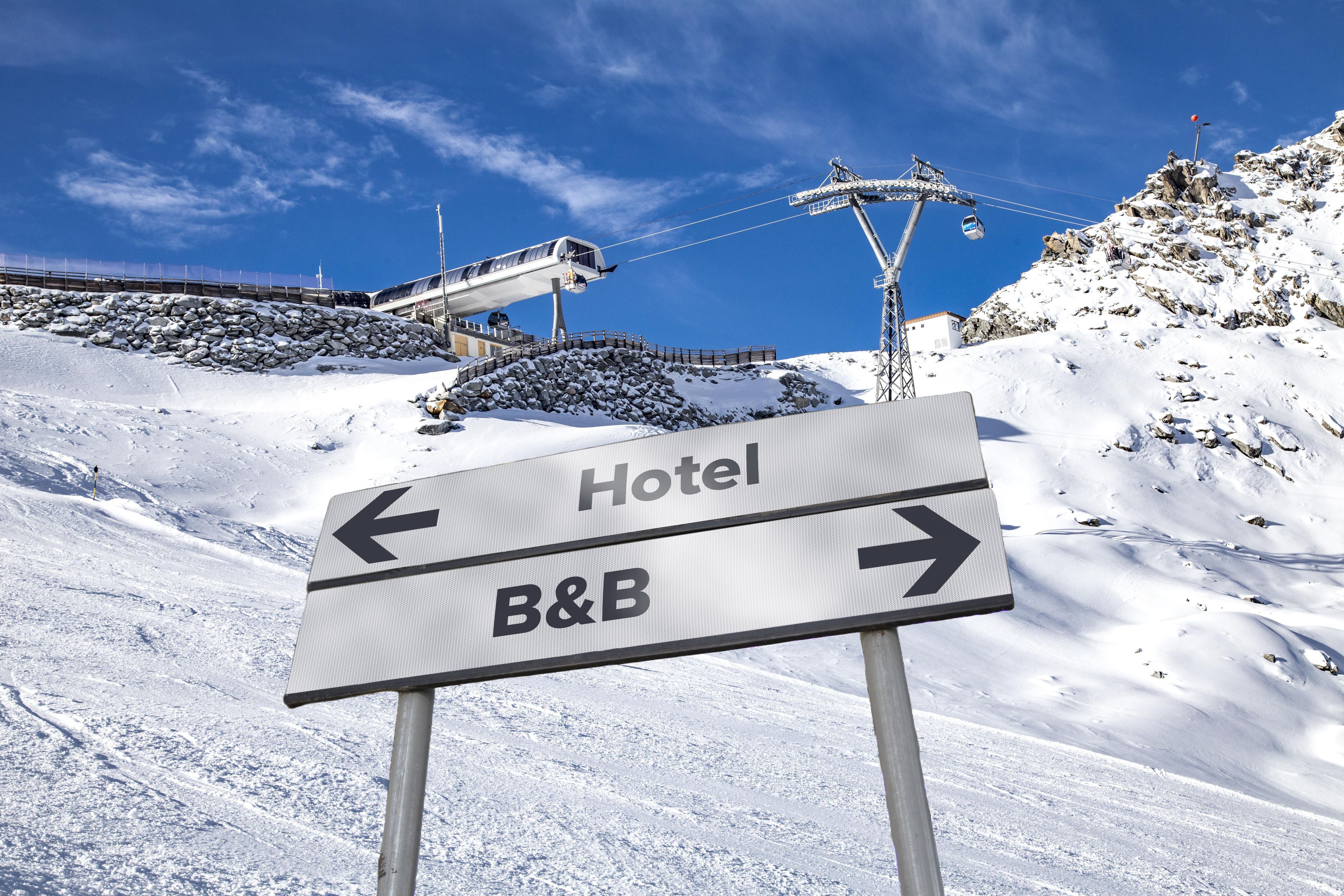 Heute.at - Betrunkener dringt in Zimmer ein, attackiert Hotelier