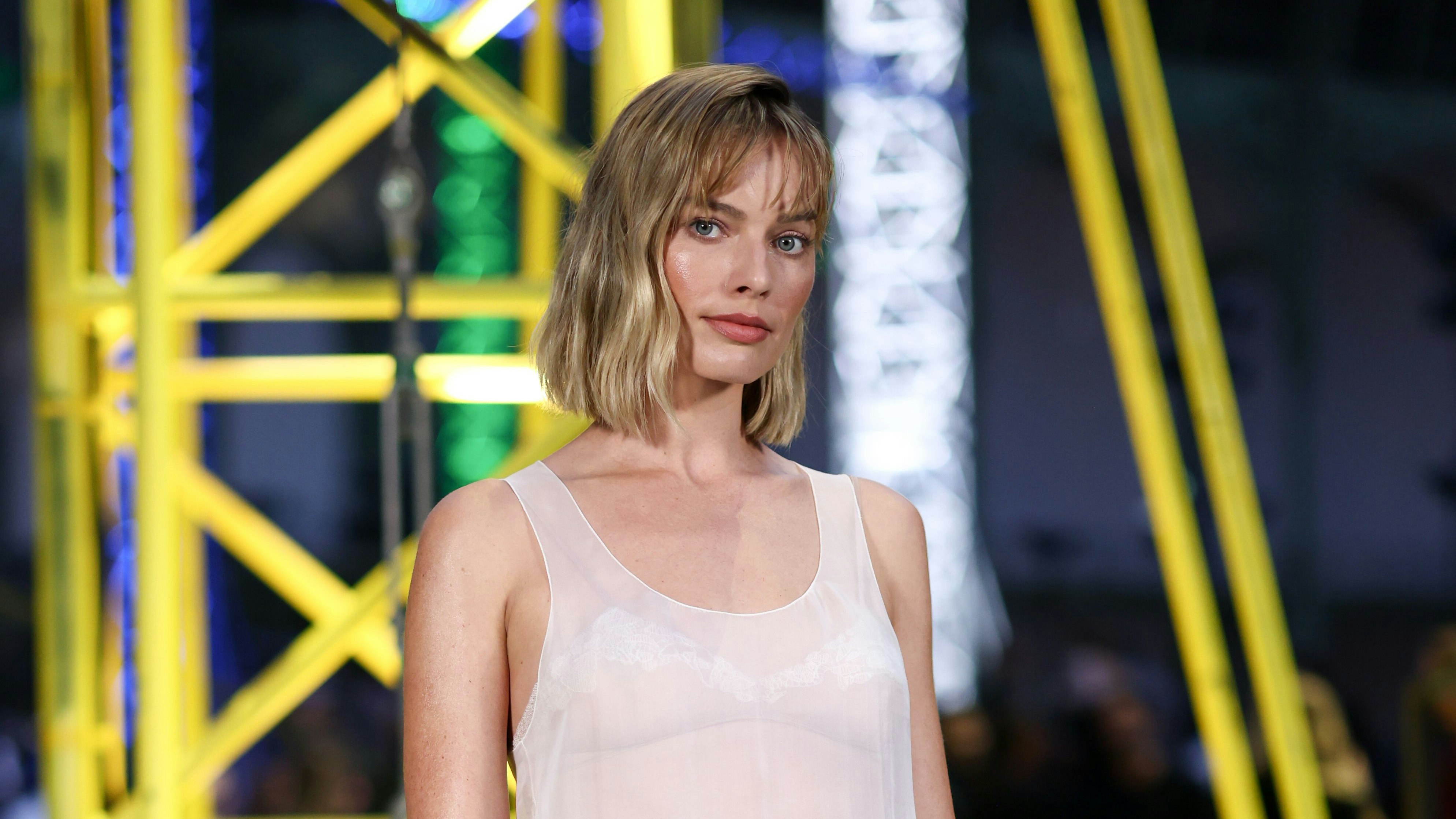 Margot Robbie poses for photographers upon arrival for the Chanel Fall/Winter 2026-2027 Women's collection presented in Paris, Monday, March 9, 2026. (AP Photo/Tom Nicholson)