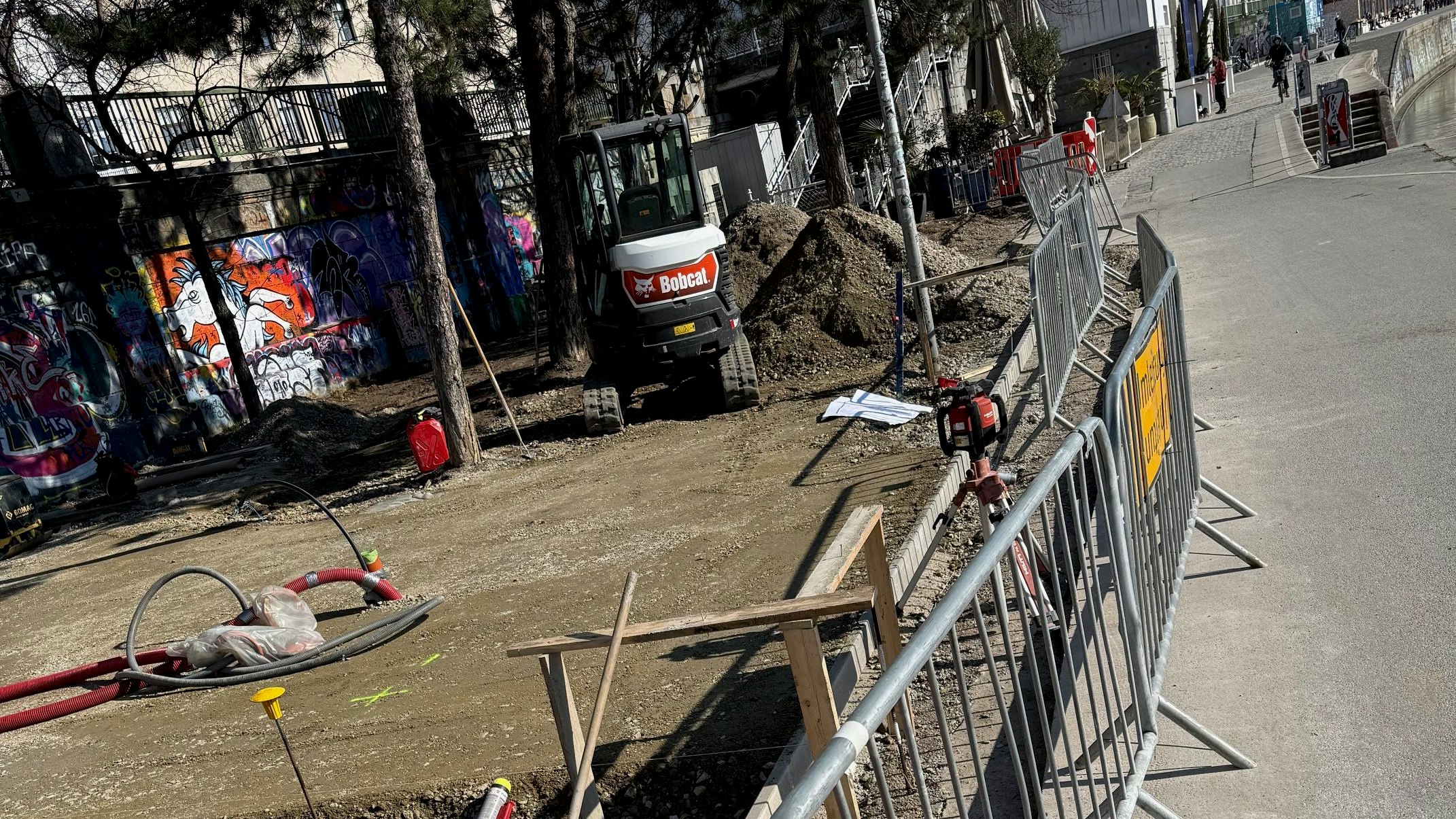 Eine Grünfläche am Donaukanal droht zu verschwinden.