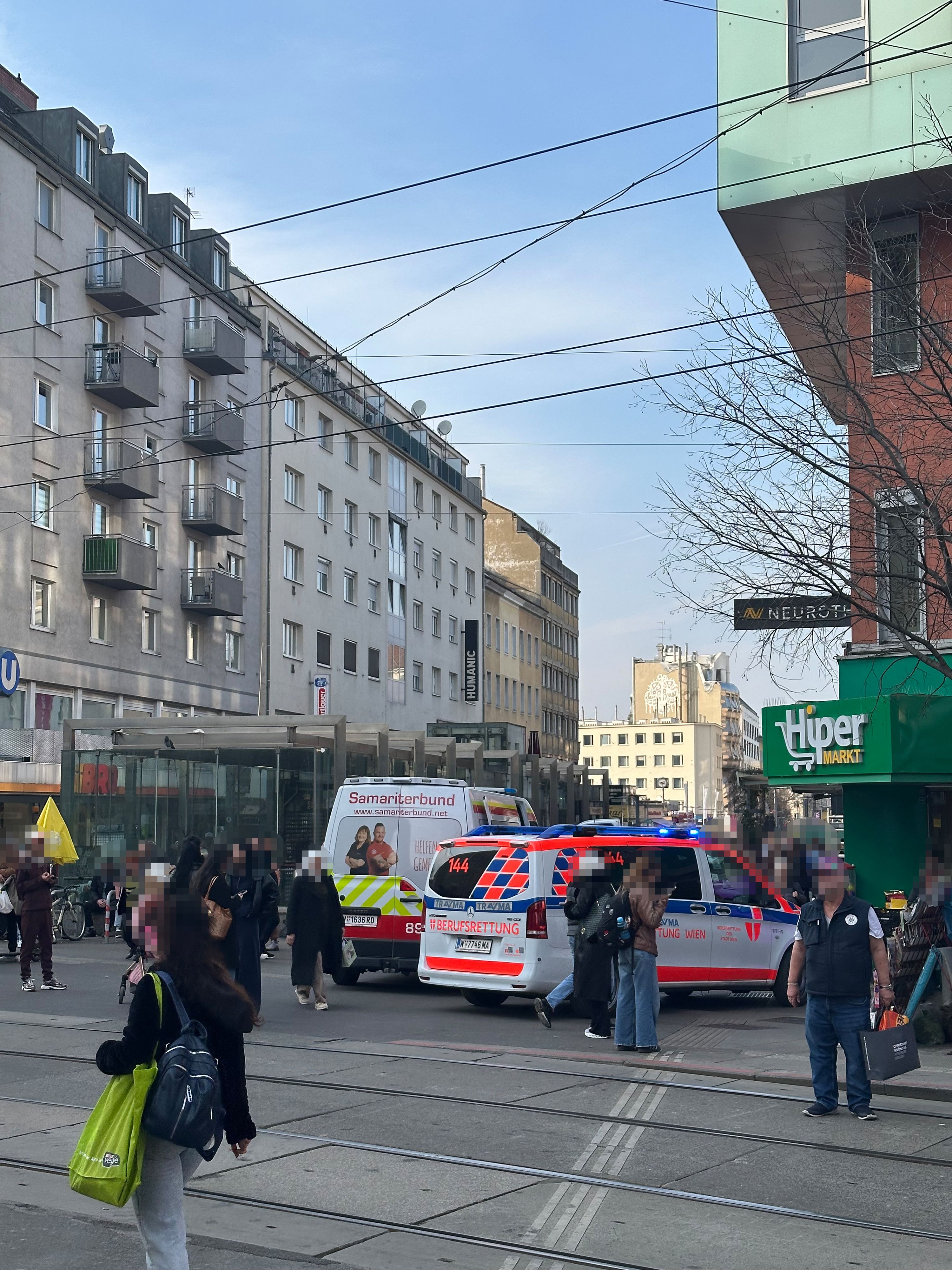 In U1-Station gestürzt! Frau in Wien schwer verletzt