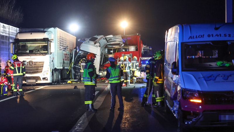 Einen Verletzten forderte am späten Dienstagabend ein folgenschwerer Lkw-Unfall auf der A8 Innkreisautobahn bei Kematen am Innbach (Bezirk Grieskirchen).