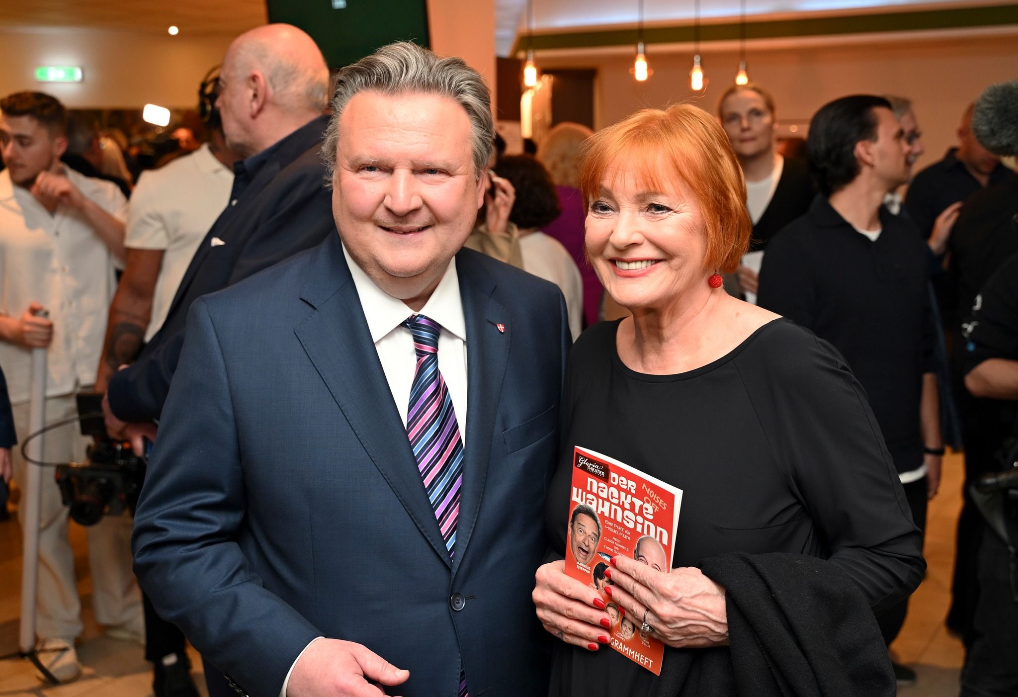 Bürgermeister Michael Ludwig (SP) mit TV-Star Chris Lohner.