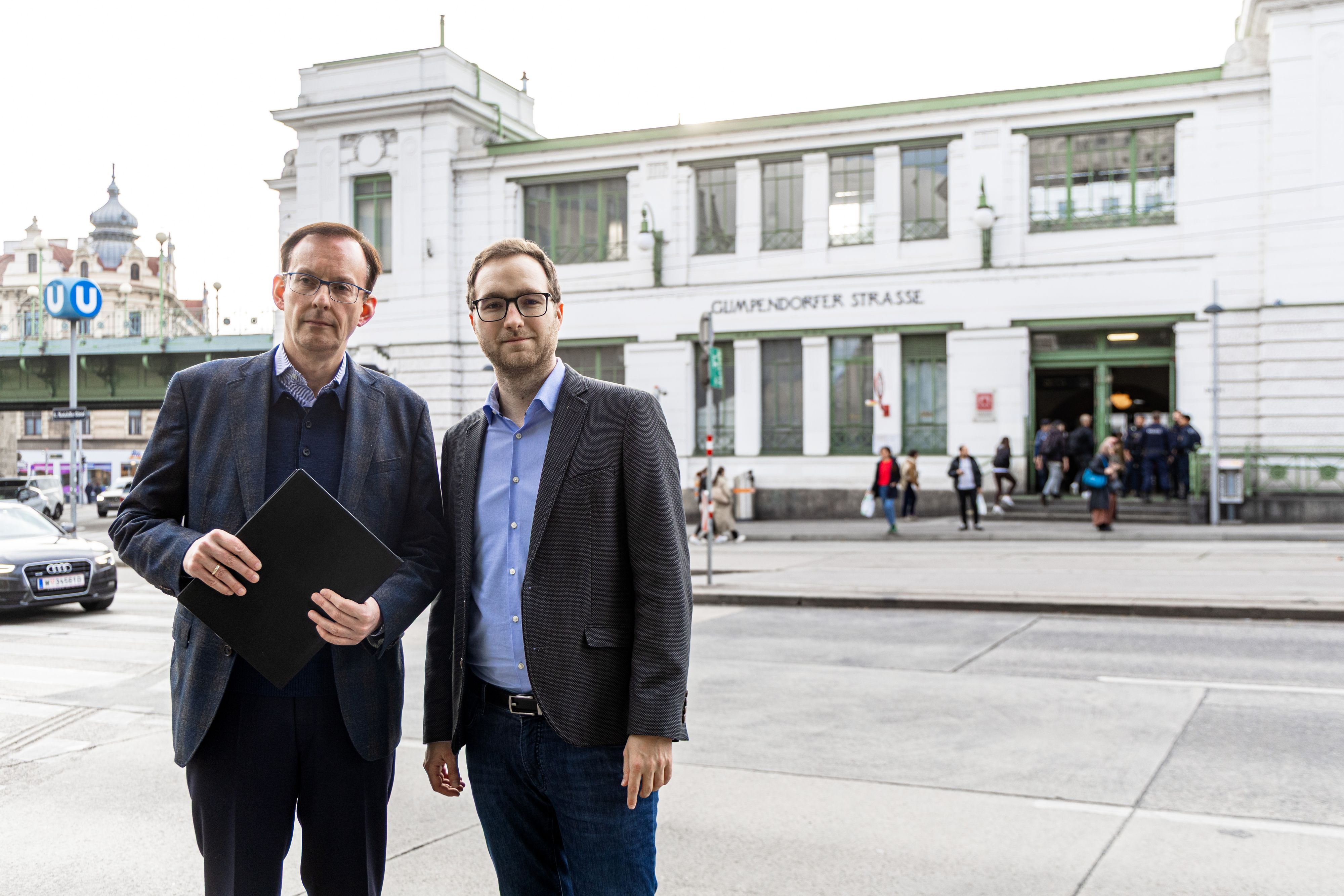 ÖVP-Mariahilf-Obmann Gerhard Hammerer (l.) und ÖVP-Rudolfsheim-Fünfhaus-Obmann Felix Ofner kritisieren die Situation.