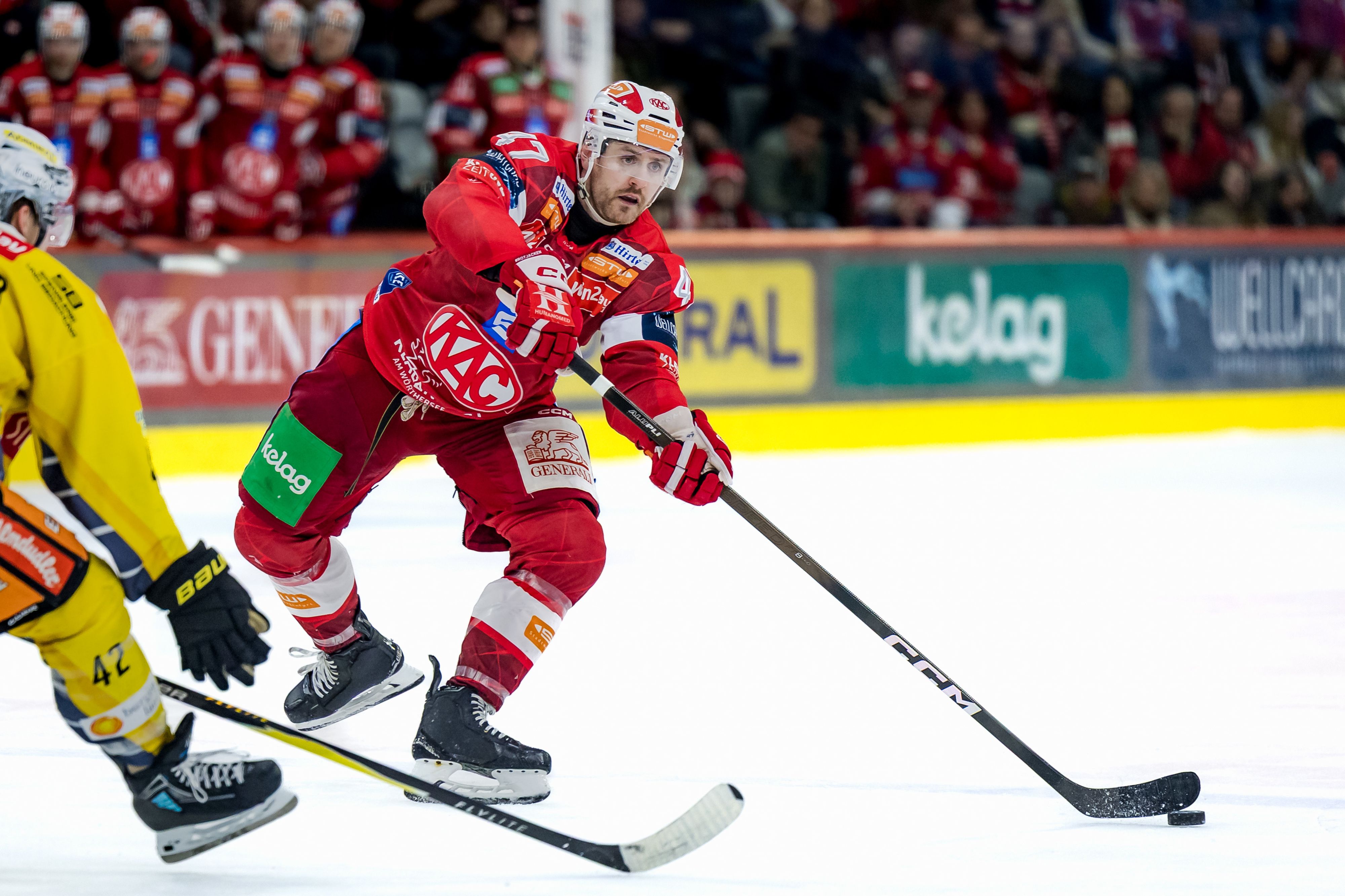 KAC-Spieler Jordan Murray brach am Dienstagabend auf dem Eis zusammen. 