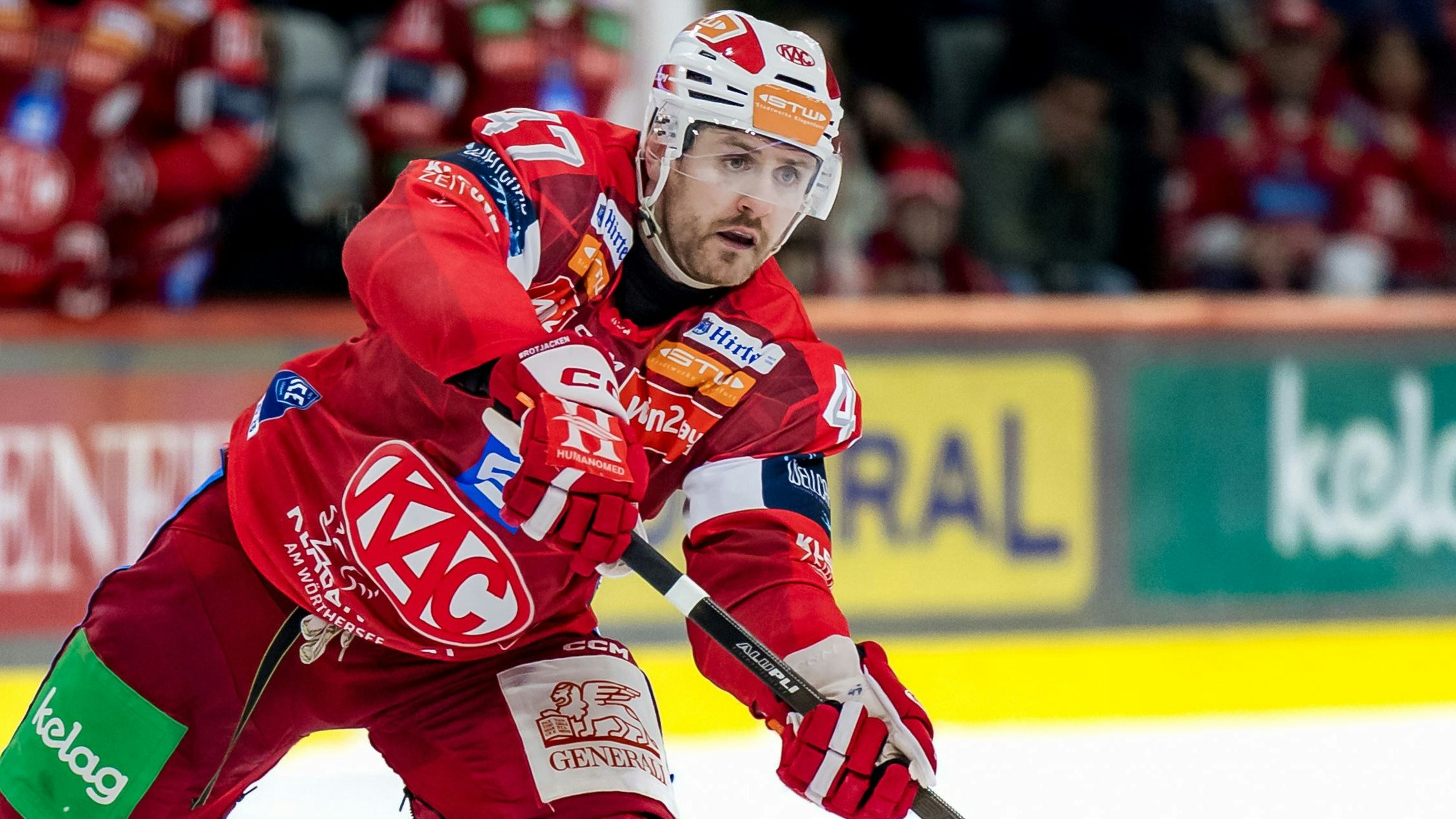 KAC-Spieler Jordan Murray brach am Dienstagabend auf dem Eis zusammen. 