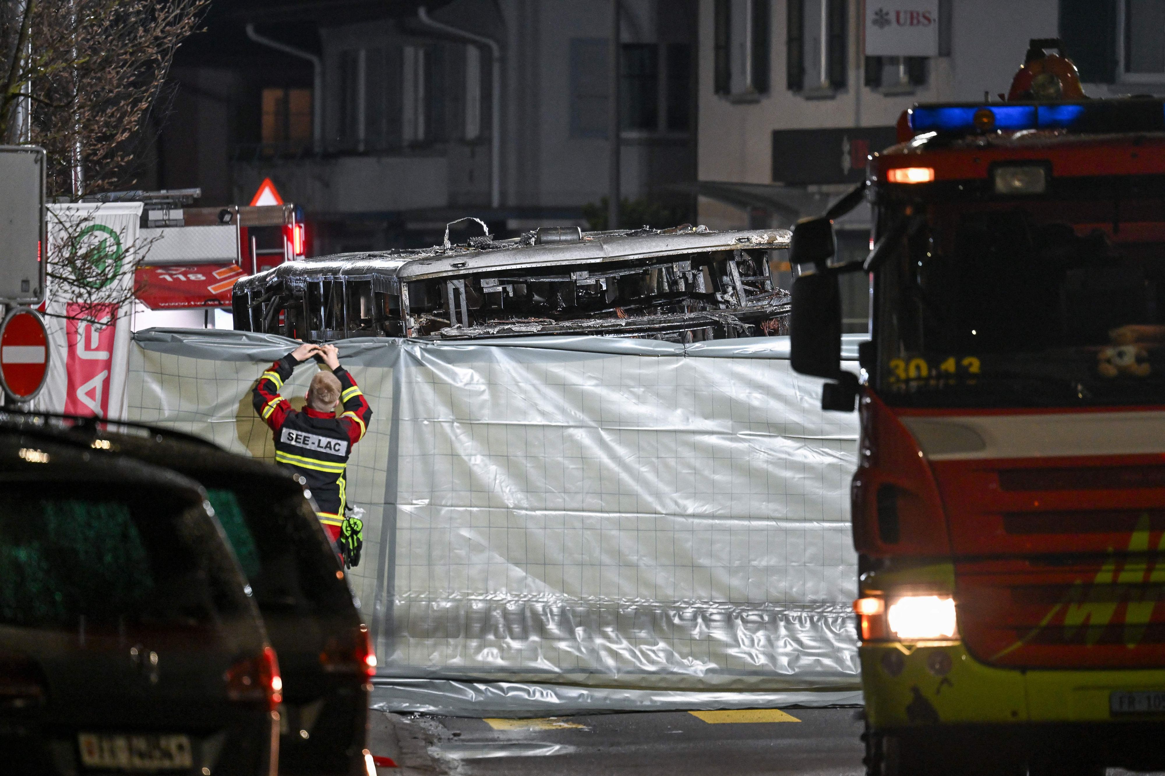 Bei dem Busbrand kamen sechs Menschen ums Leben.