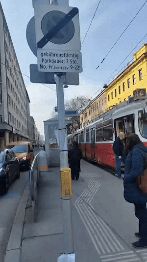 In Wien-Favoriten kam es am Mittwochnachmittag zu einer Störung der Stromversorgung. Deshalb stehen Bim-Linien es an einem Verkehrs-Hotspot still.