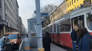 Alles steht! Störung legt Bim-Linien in Wien  lahm