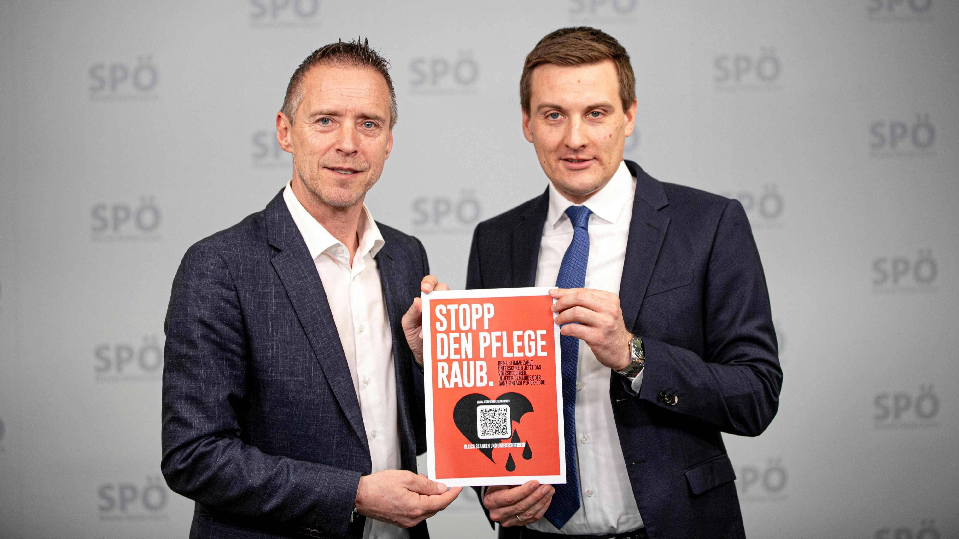 Peter Eder (SPÖ, li.), Arbeiterkrammer-Präsident von Salzburg und kandidierender SPÖ-Landesparteivorsitzender von Salzburg, und Sven Hergovich (SPÖ, re.), Landesrat und SPÖ NÖ-Landesparteivorsitzender, heben die Wichtigkeit einer starken Pflege in der Zukunft hervor. 