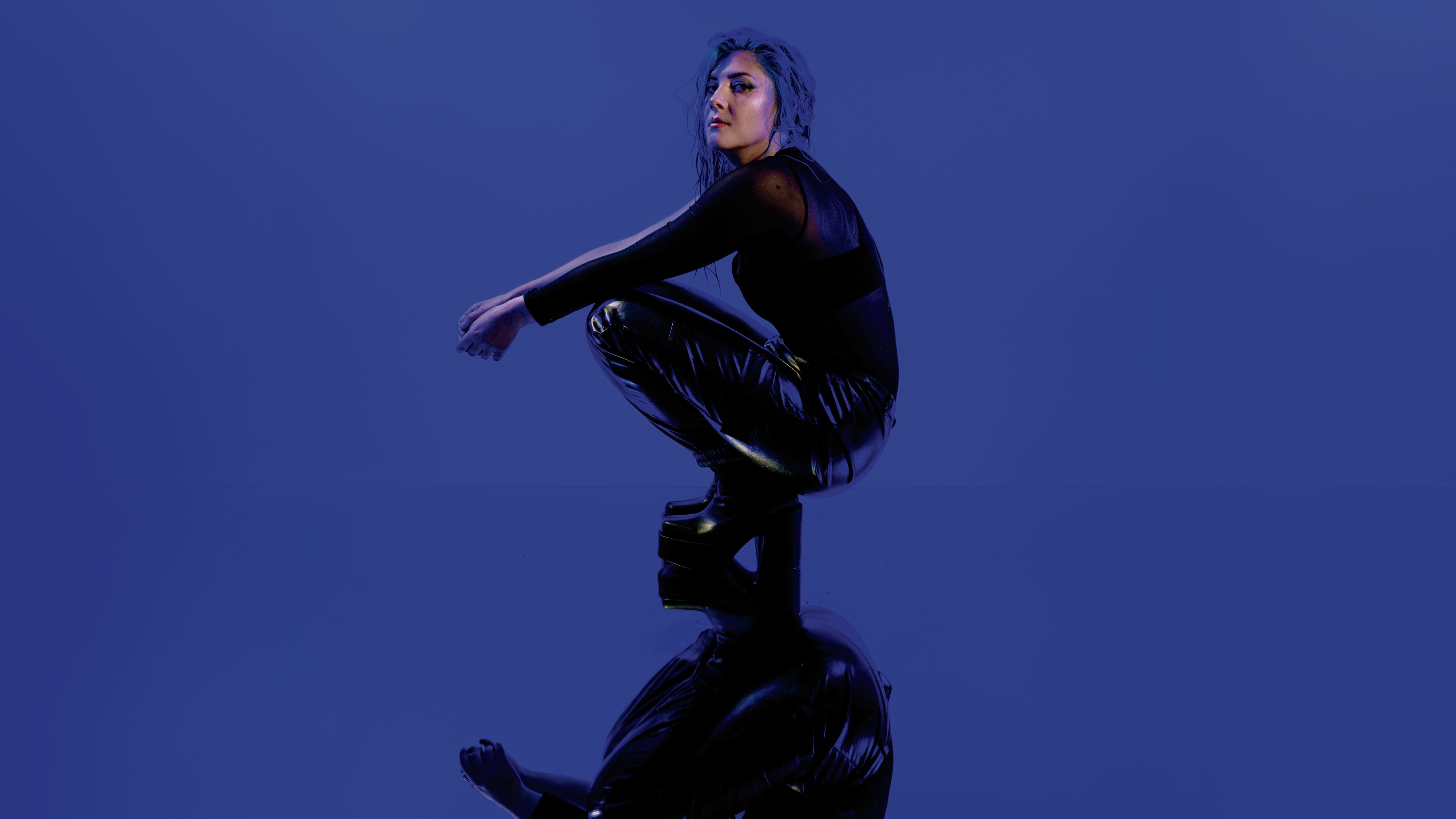 Paenda tanzt die Lebenskrise ihrer Generation auf ihrem neuen Mini-Album einfach weg.