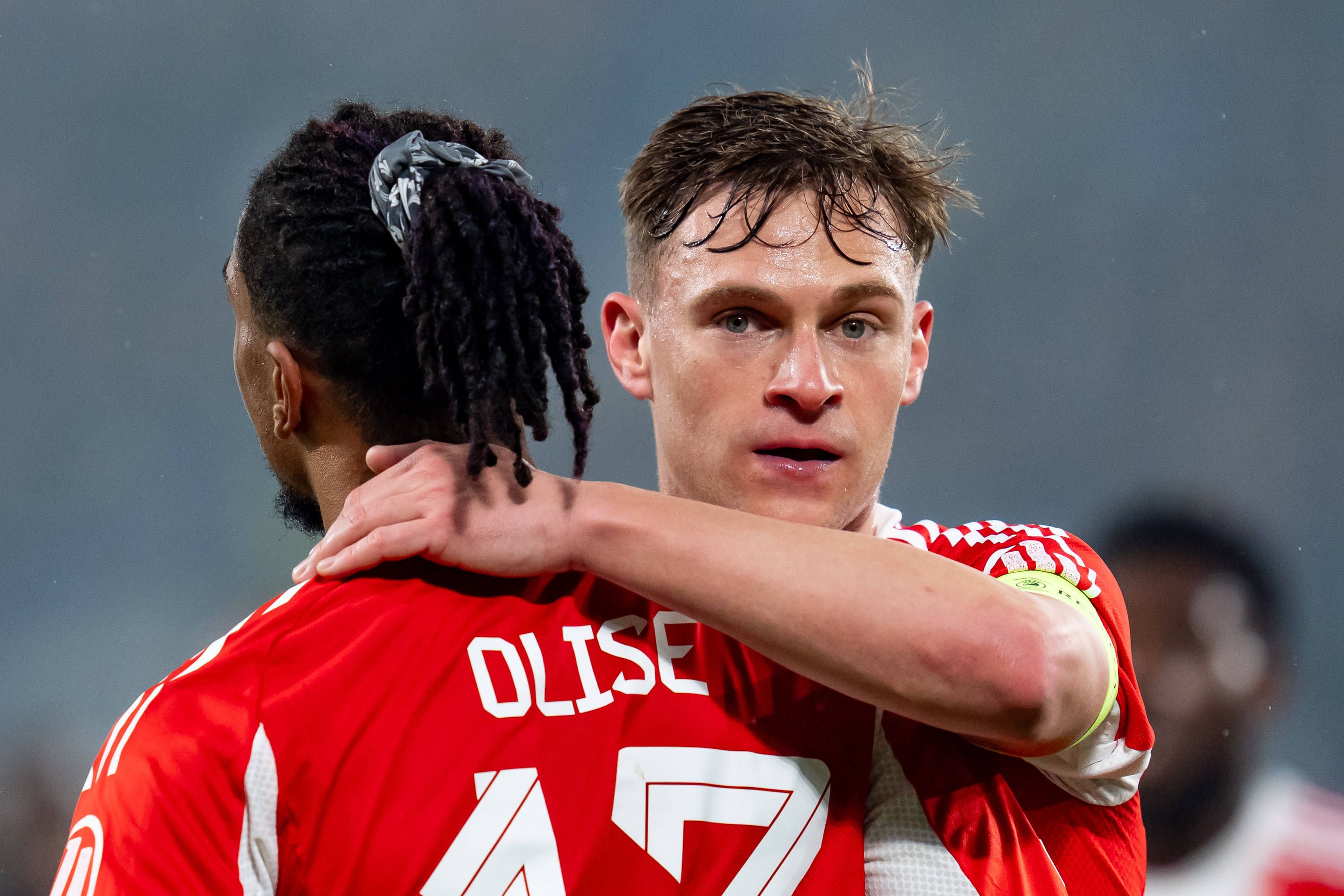 Joshua Kimmich und Michael Olise könnte ein UEFA-Nachspiel drohen. 
