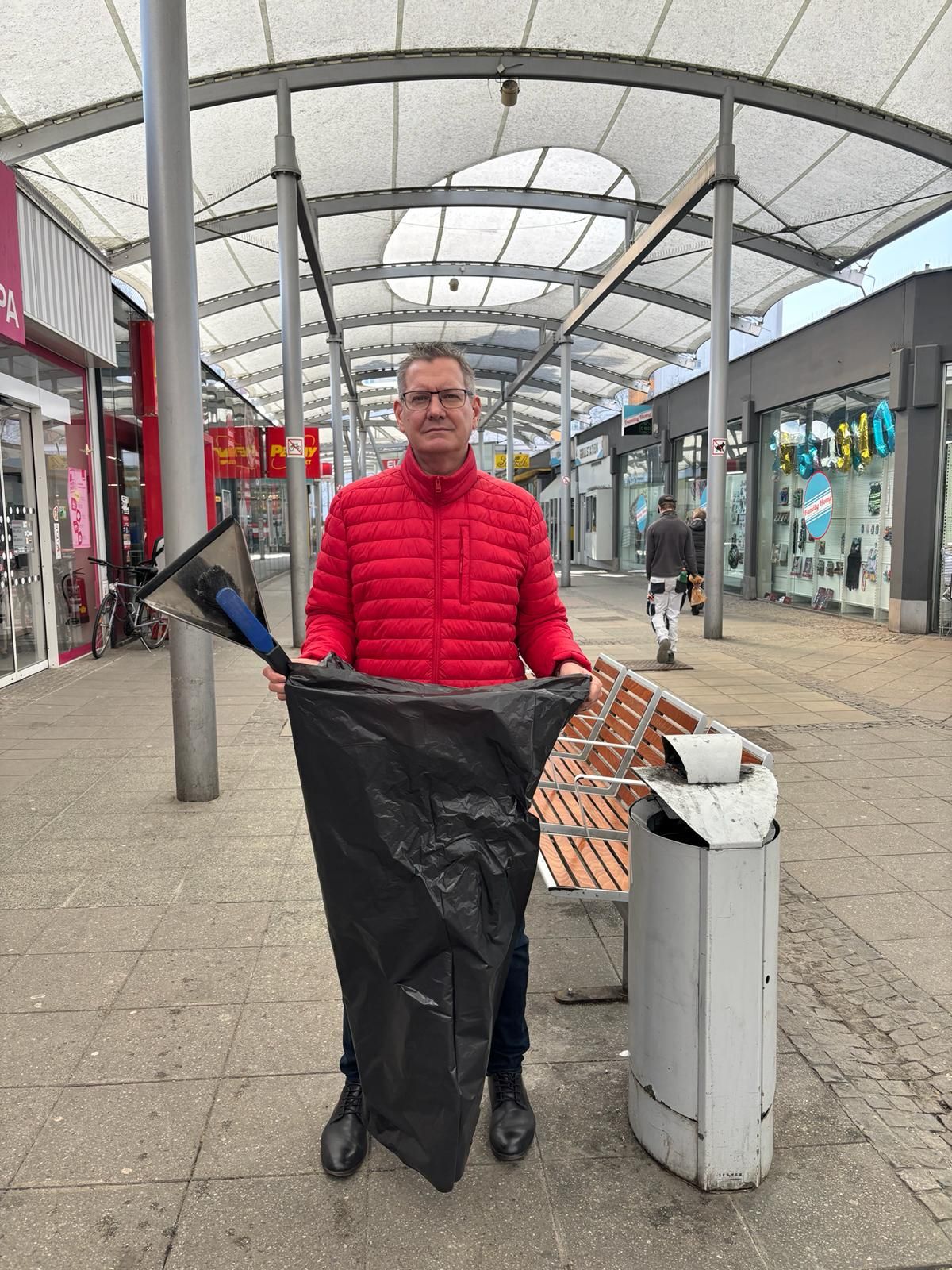 Der Floridsdorfer Bezirksvorsteher Georg Papai (SPÖ) reagierte auf die Beschwerden im EKZ Großfeldsiedlung.