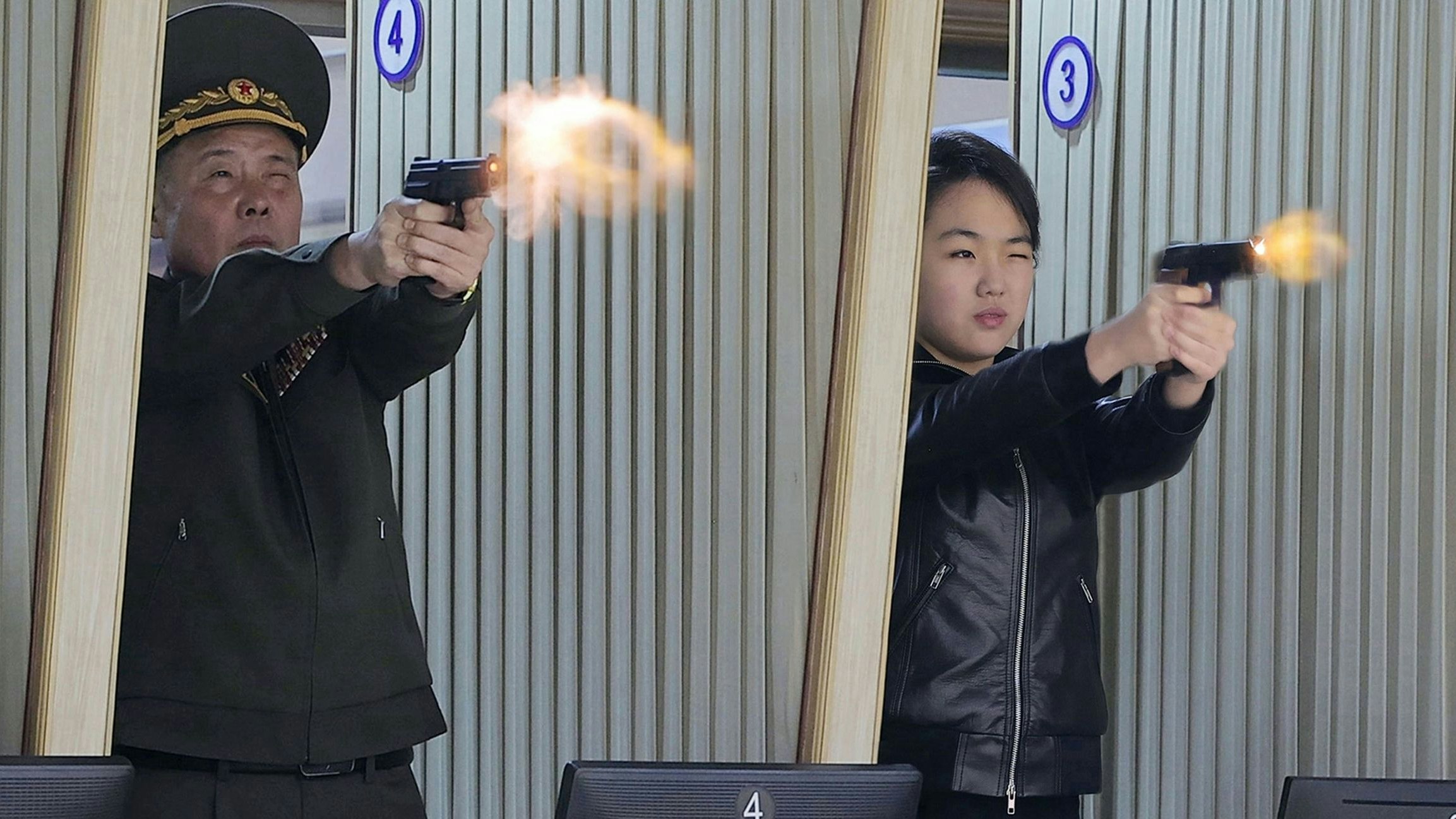 Auch die Tochter des Diktators griff zur Waffe.