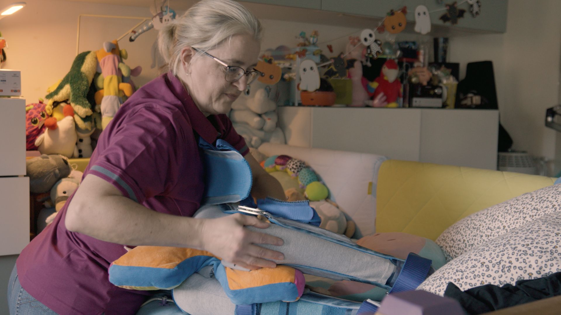 Heute.at - Video: Pflege für Kinder zuhause: Ein Besuch bei MOKI