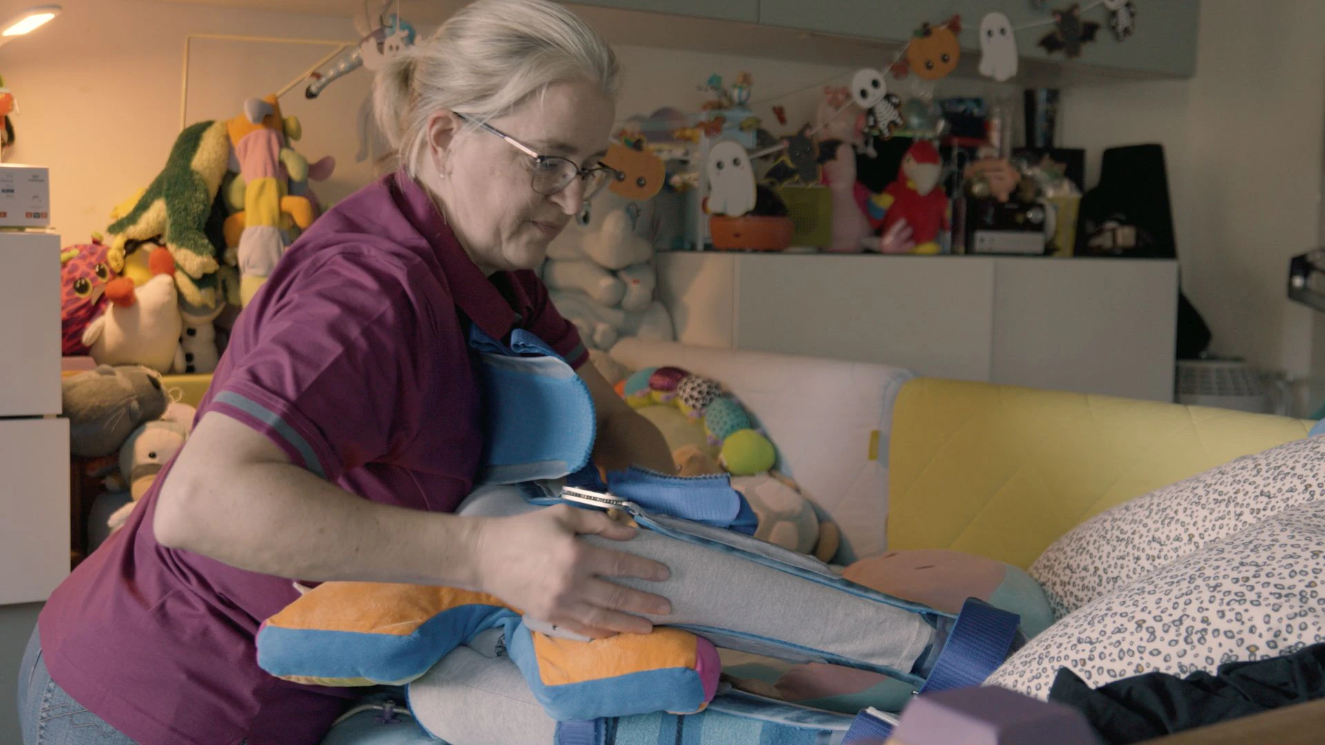 Heute.at - Video: Pflege für Kinder zuhause: Ein Besuch bei MOKI