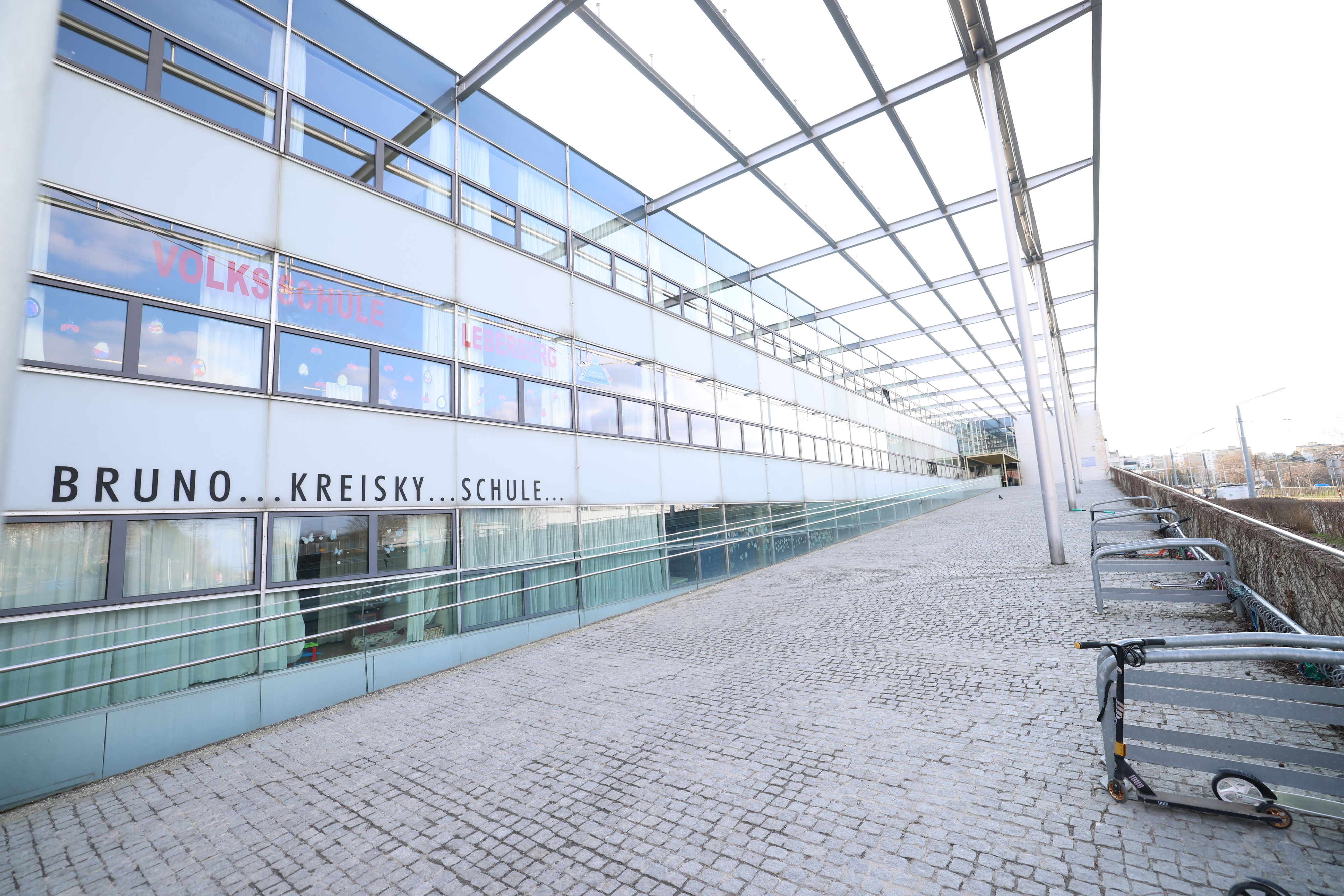 Am Simmeringer Schulstandort (Volksschule und Mittelschule) herrscht derzeit große Aufregung.