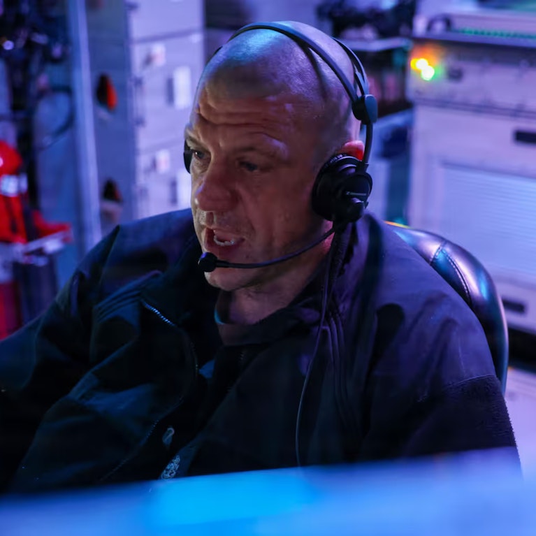 "Wir bewegen uns in einem Tempo, das ich vor vier Jahren noch nicht einmal verstanden hätte." Datenbanken mit Zielen, Software, die Einsatzorte definiert und die effektivsten Waffen vorschlägt: In Tampa wirkt der Irankrieg wie ein PC-Spiel.