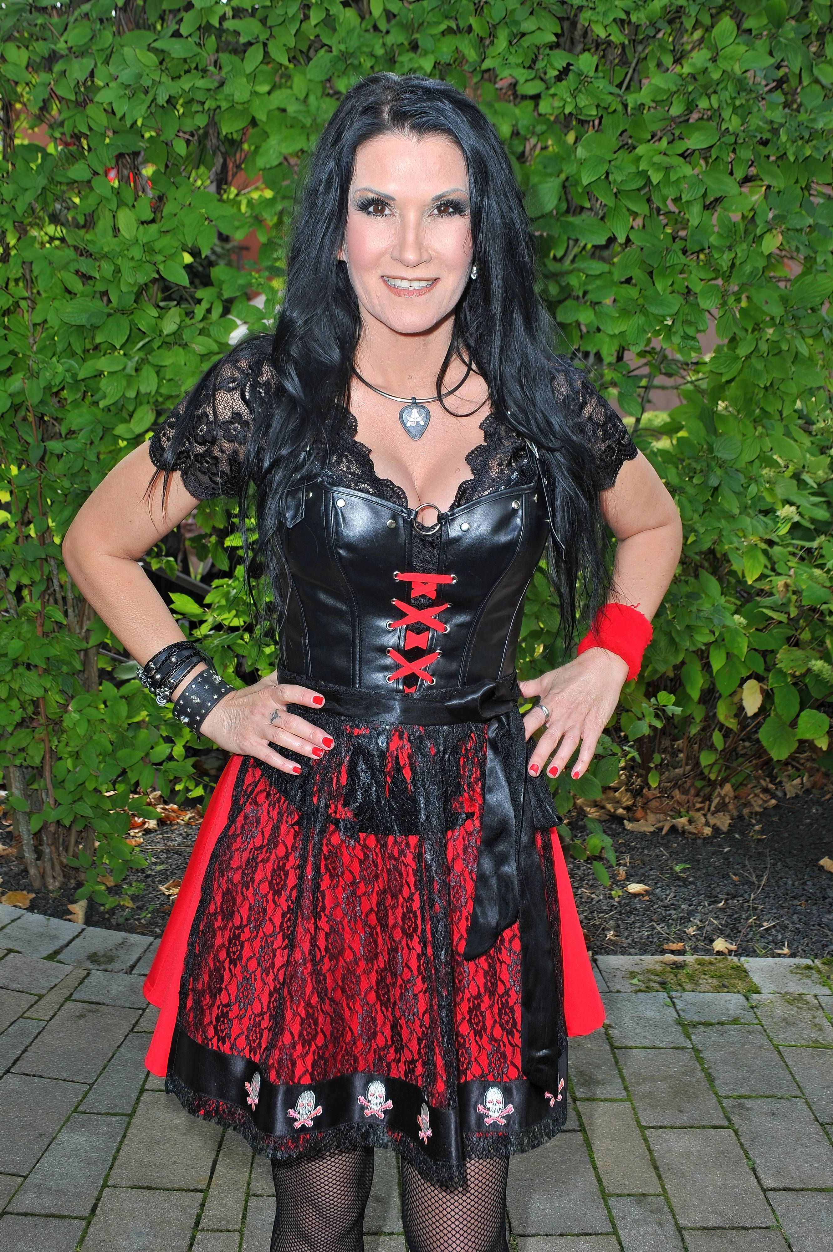 Antonia aus Tirol kehrt zurück.