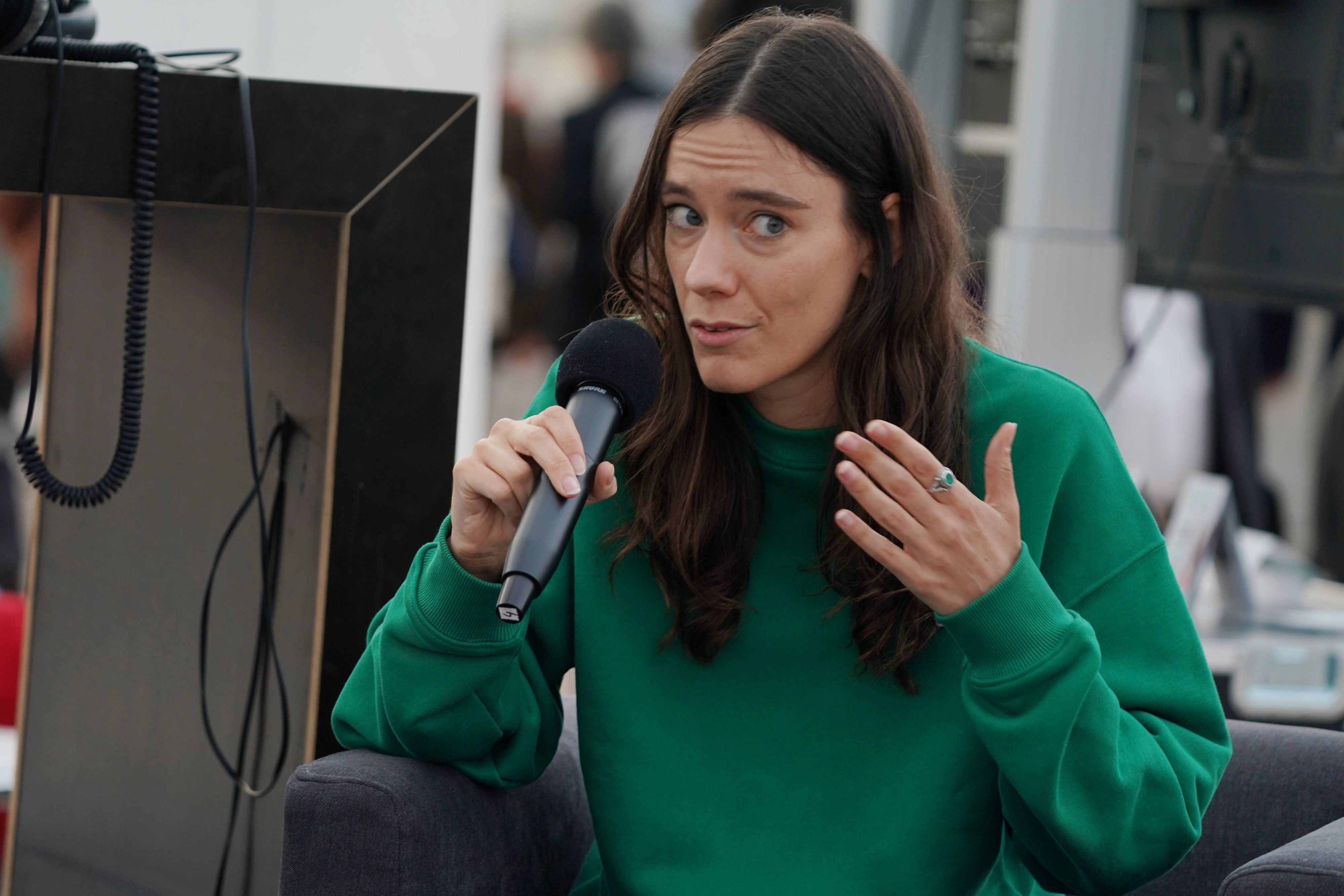 Die studierte Juristin Irina wurde durch satirische Kurzvideos auf TikTok und Instagram bekannt, in denen sie humorvoll Migrationserfahrungen und gesellschaftliche Vorurteile thematisiert. 2024 veröffentlichte die Wienerin mit kroatischen Wurzeln ihr erstes Buch „Ein schönes Ausländerkind“.