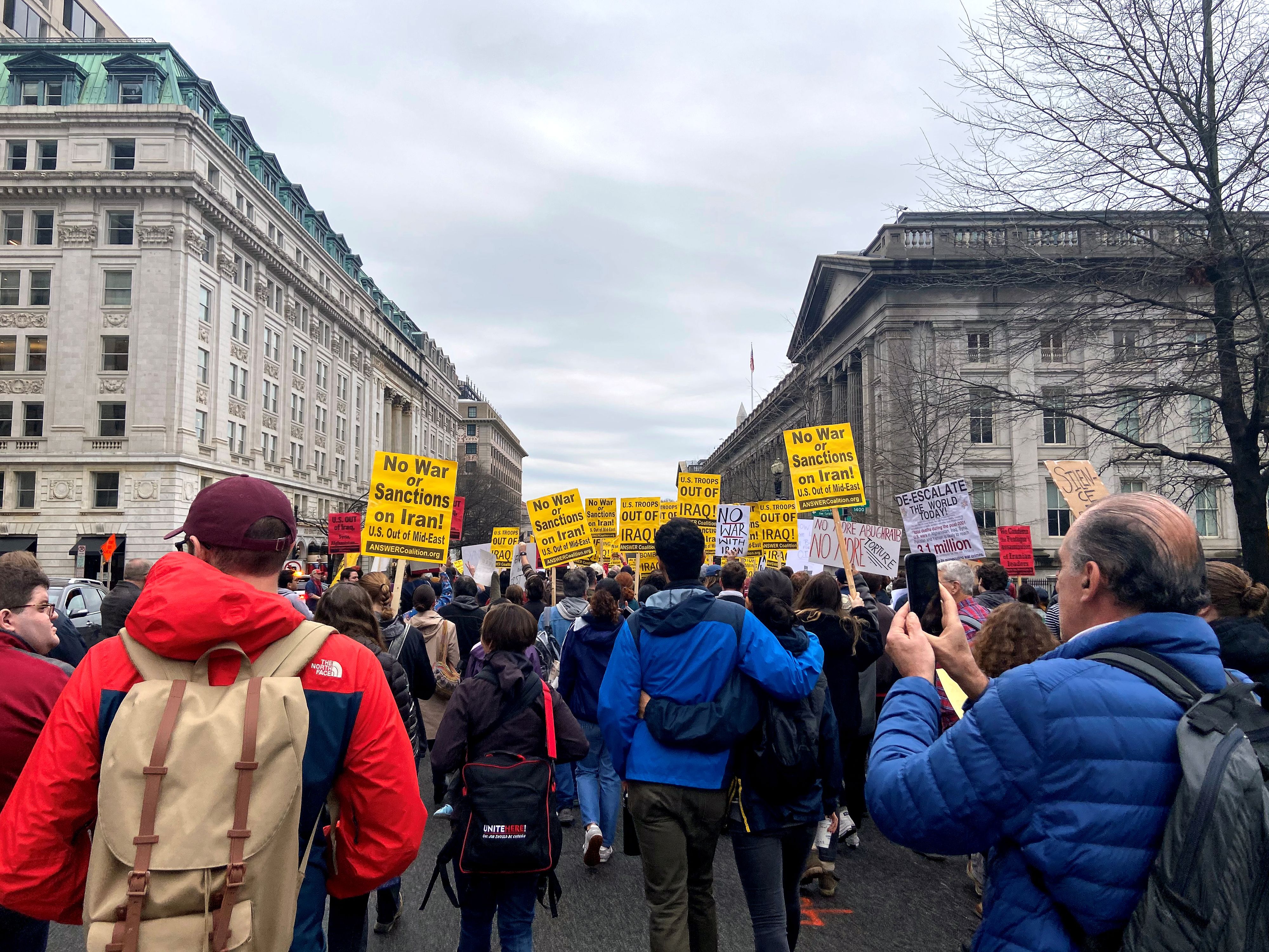In den USA kommt es zu Protesten gegen den Iran-Krieg.