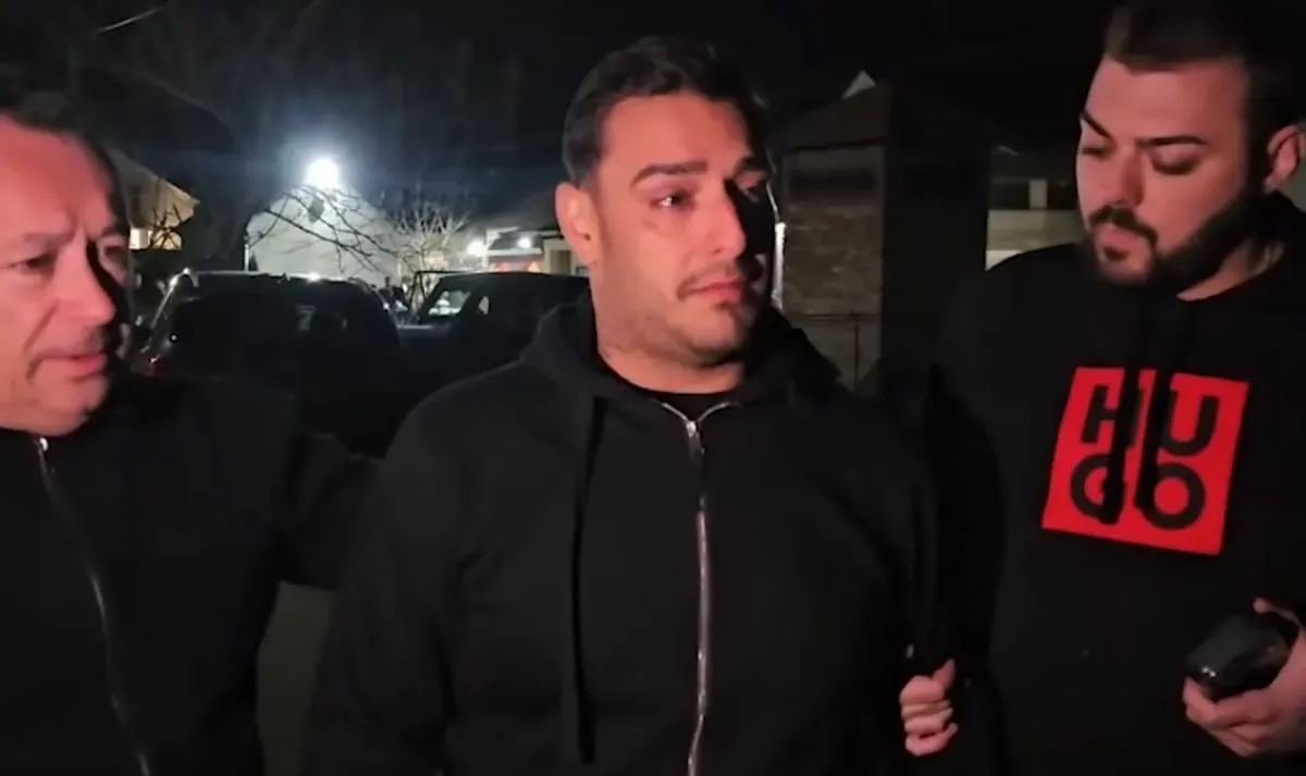 Darko Lazic kann seine Tränen nicht zurückhalten.