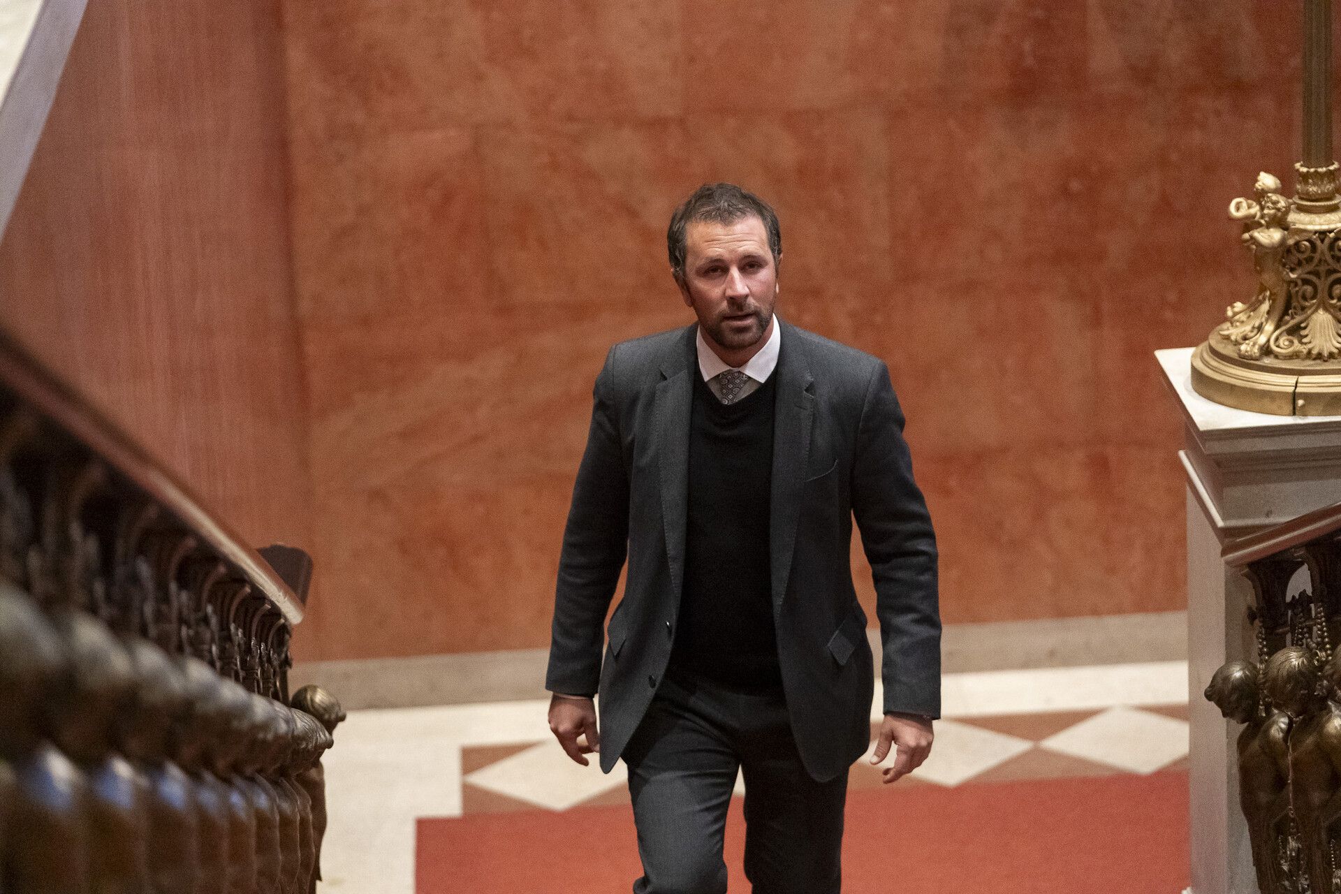 Ab jetzt zu Fuß! Georg Dornauer muss seinen Führerschein abgeben.