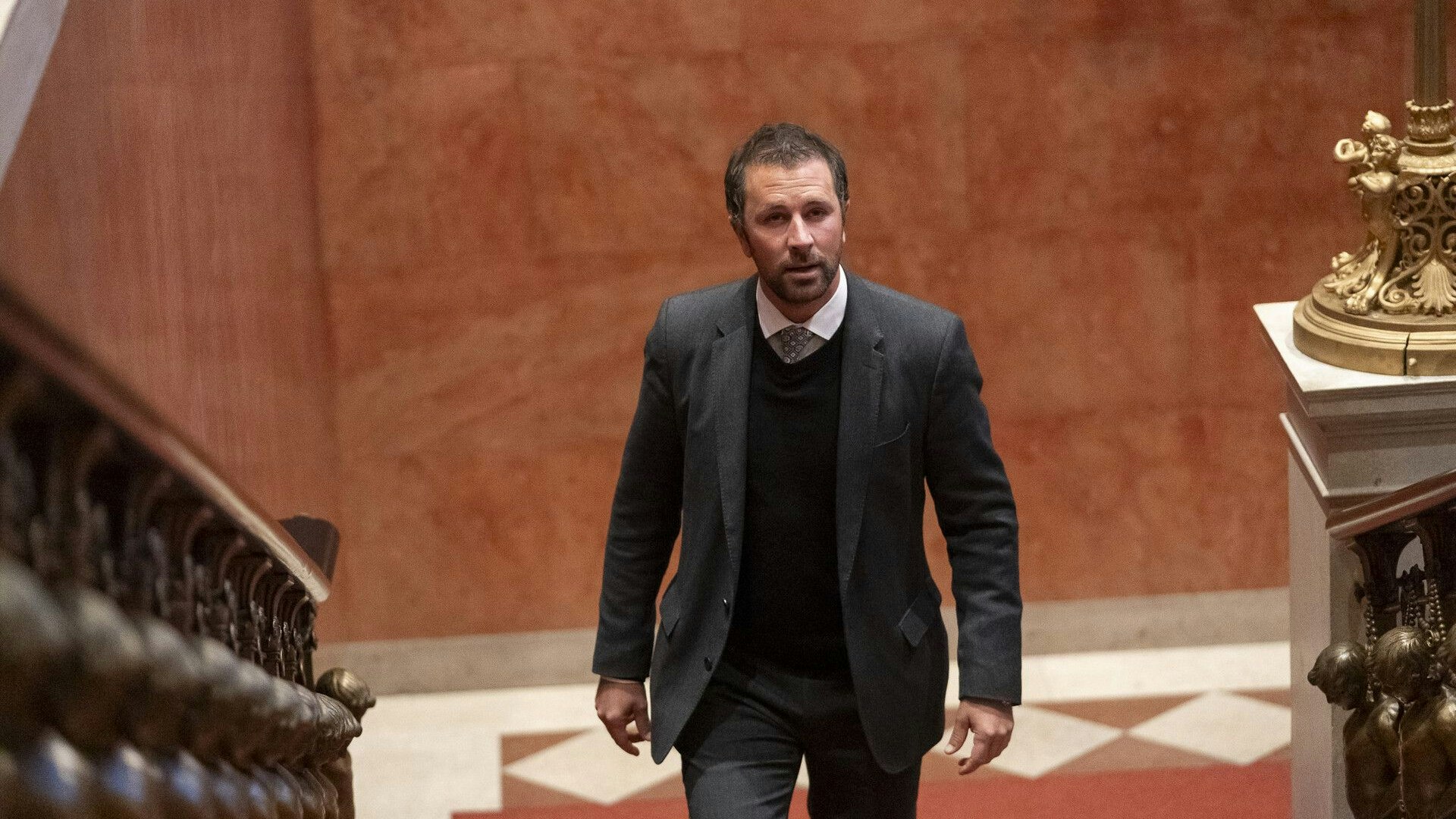 Ab jetzt zu Fuß! Georg Dornauer muss seinen Führerschein abgeben.