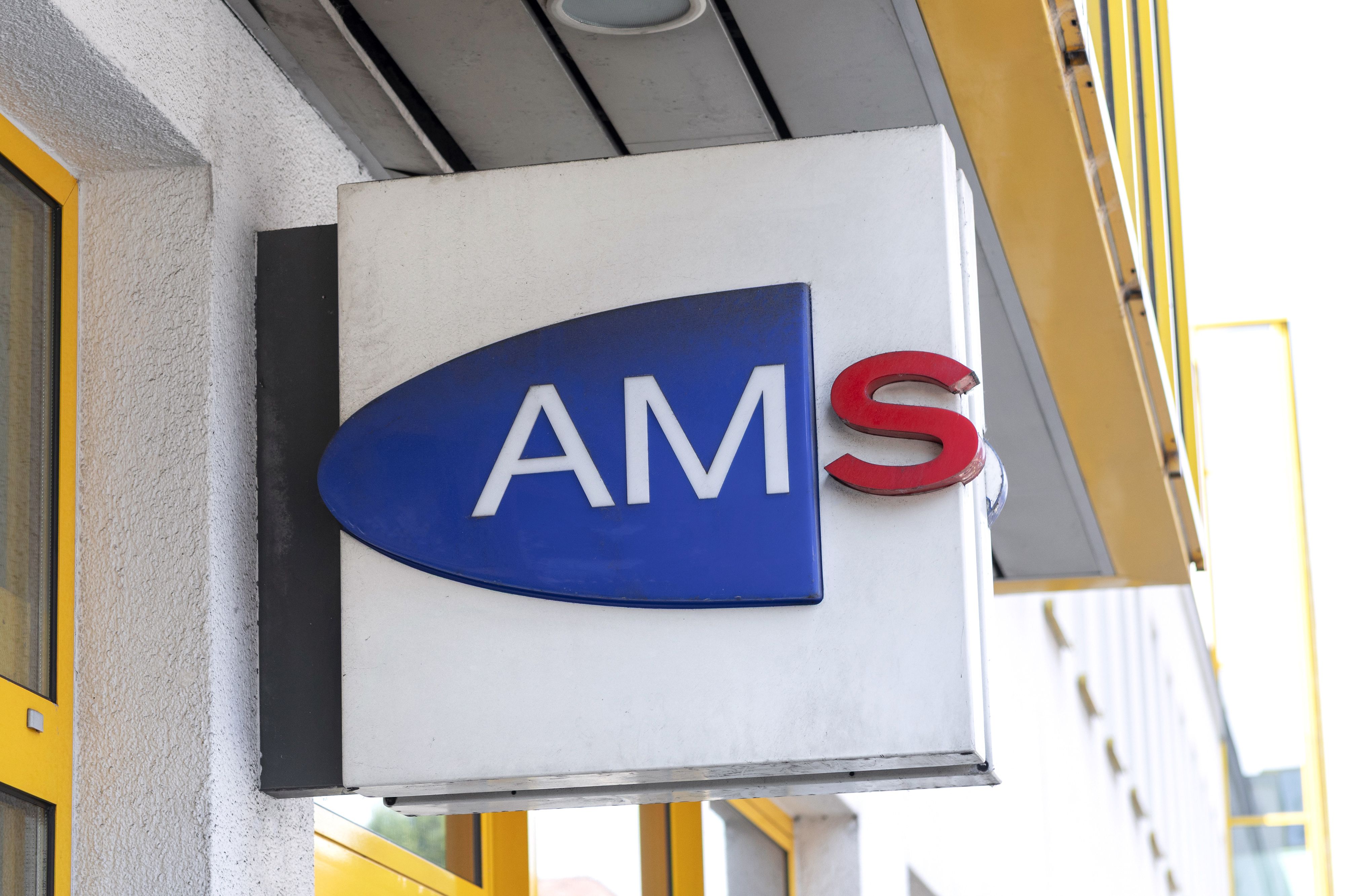 Als Vater und Sohn zum AMS gehen wollten, brach ein Streit aus.