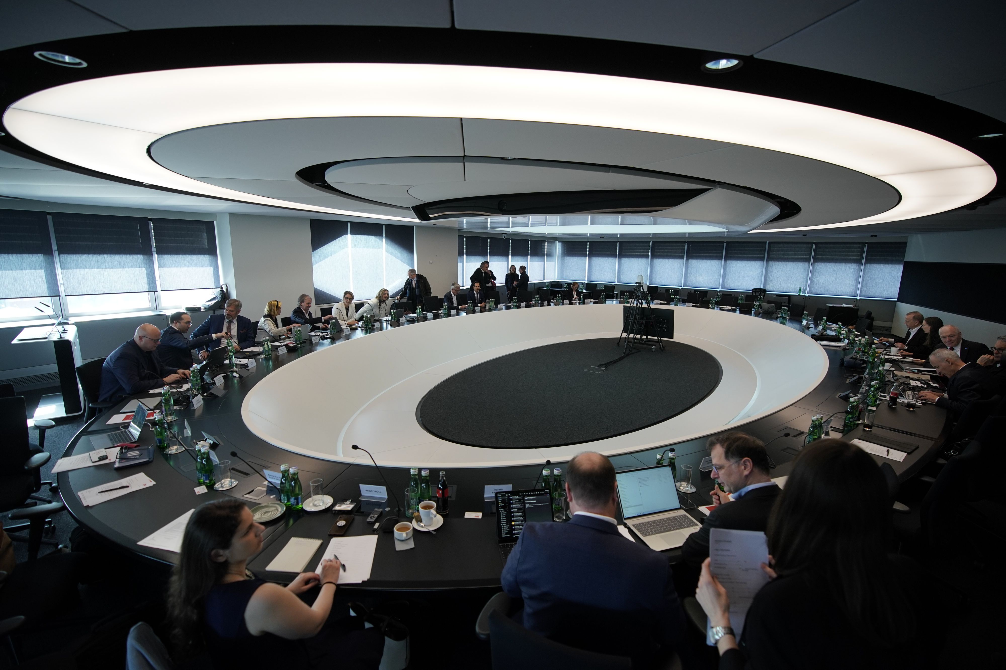 Der ORF-Stiftungsrat bei der Krisensitzung nach dem Rücktritt von Roland Weißmann.