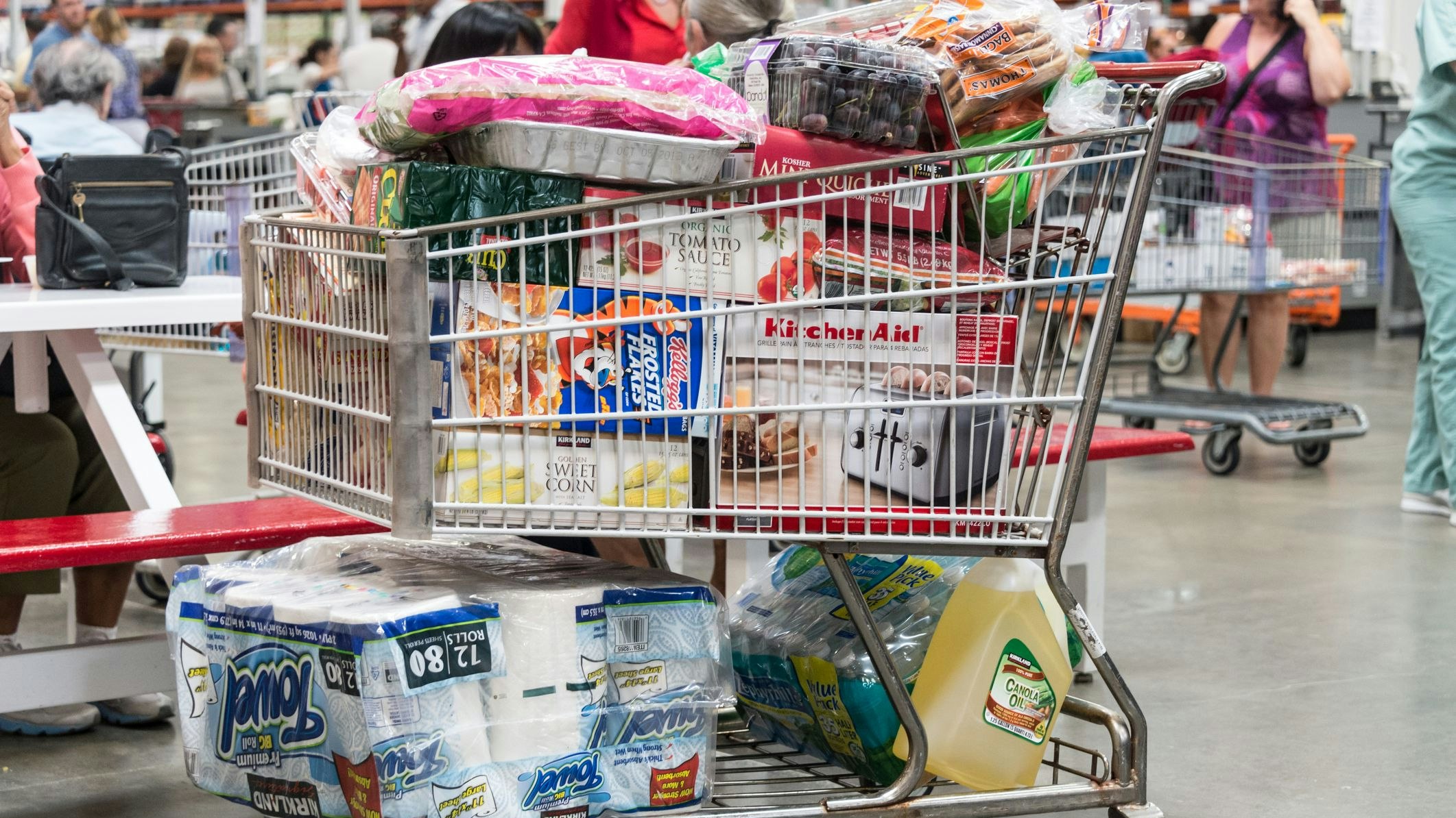 Diebe fuhren mit vollem Namen aus Supermarkt.