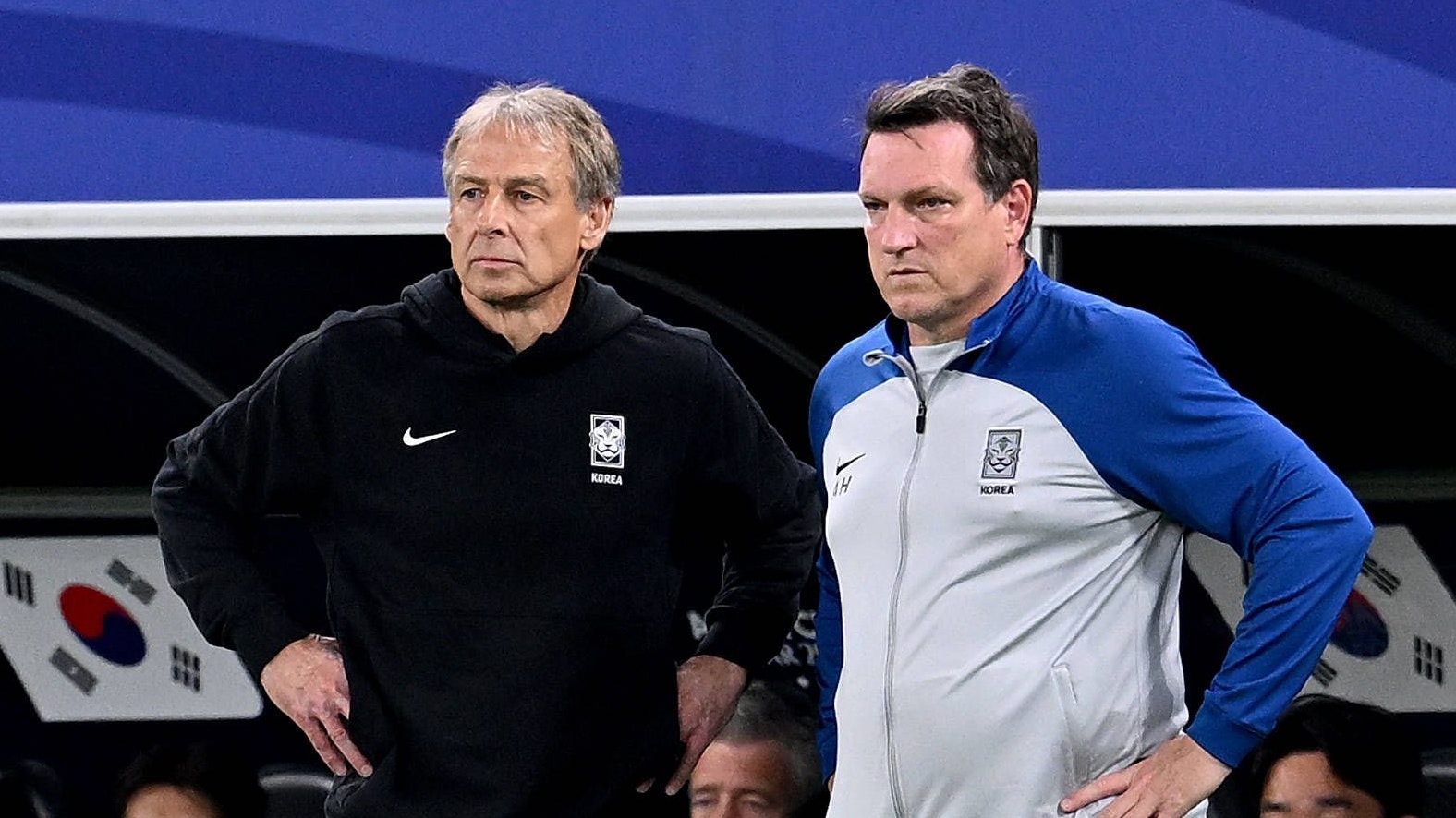 FUSSBALL AFC Asian Cup Halbfinale in Doha Jordanien - Suedkorea 06.02.2024 Trainer Suedkorea, Juergen Klinsmann li, Deutschland und Co Trainer Suedkorea, Andreas Herzog re, Oesterreich *** FOOTBALL AFC Asian Cup semi-final in Doha Jordan South Korea 06 02 2024 Coach South Korea, Juergen Klinsmann left, Germany and co-coach South Korea, Andreas Herzog right, Austria