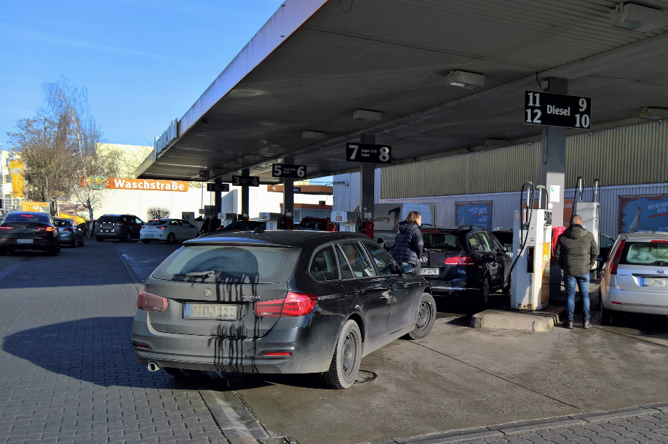 Die Lage an den Tankstellen wird teilweise immer angespannter.